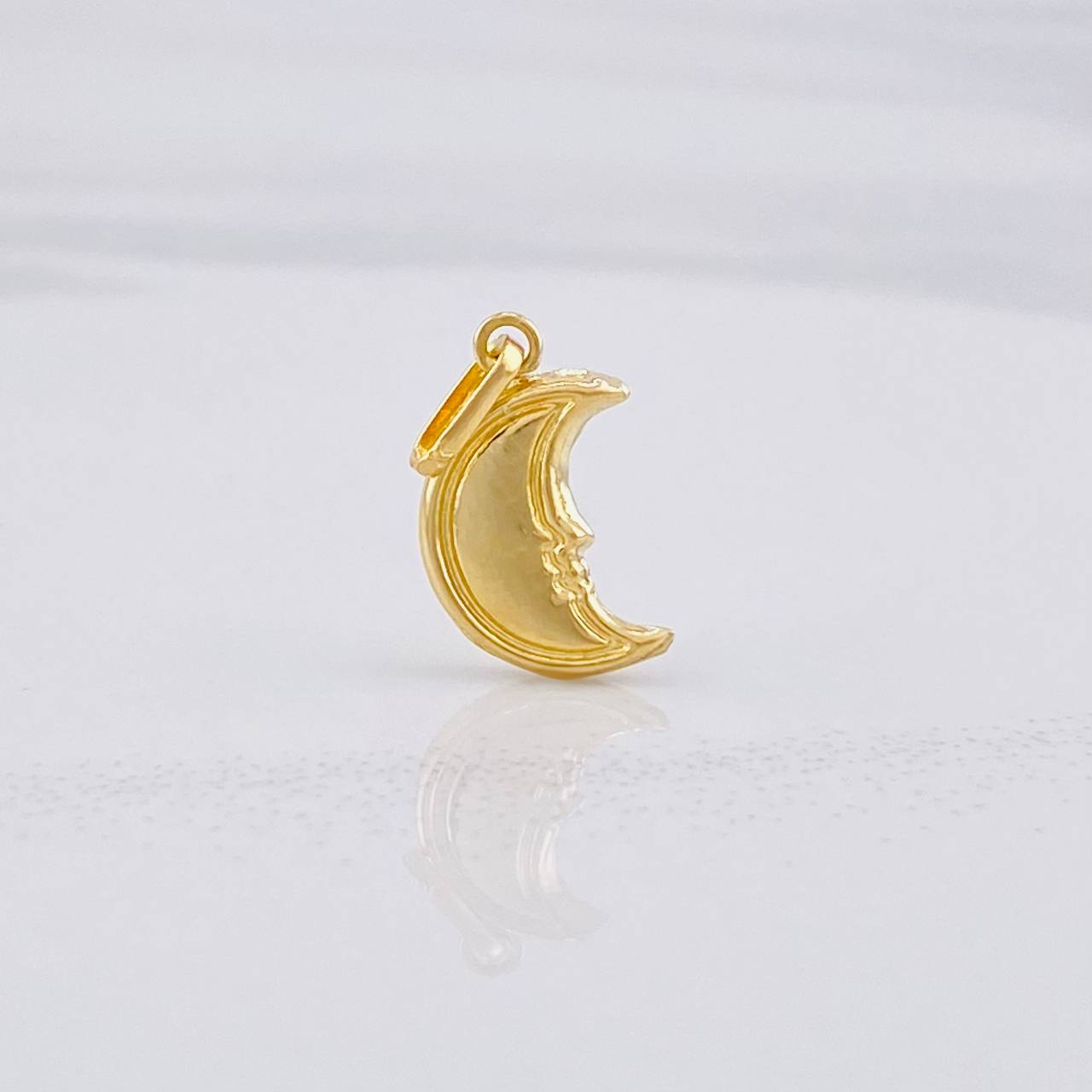 Pendant Plain Crescent Moon 0.55g / 3/4 in 18K Yellow Gold