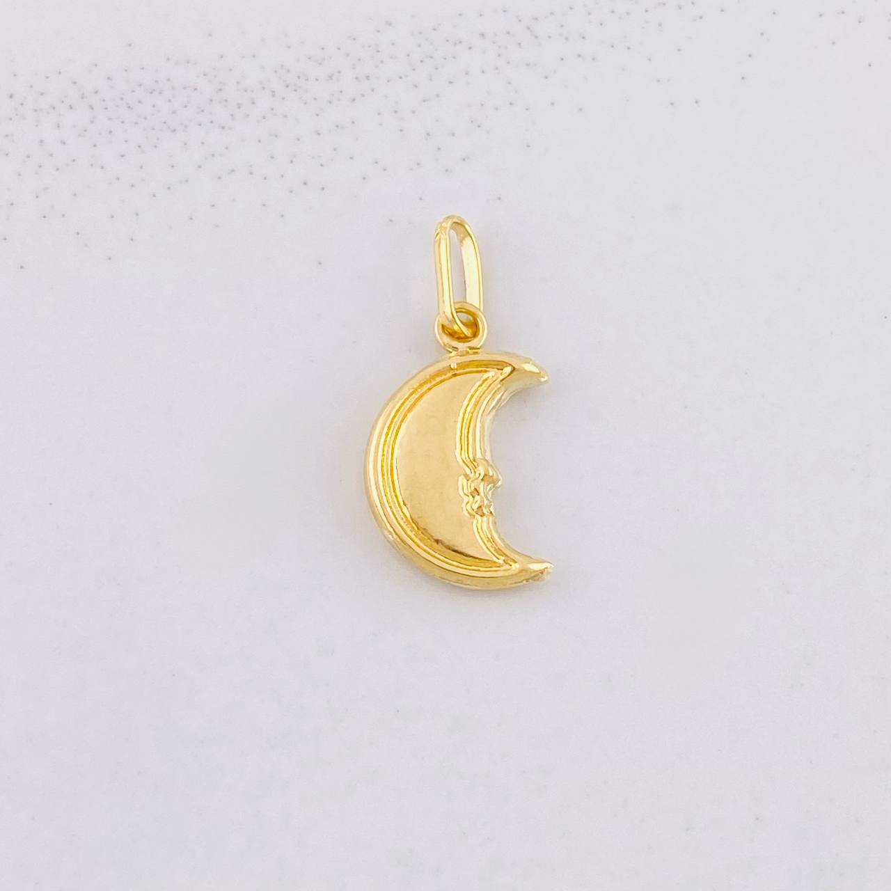 Pendant Plain Crescent Moon 0.55g / 3/4 in 18K Yellow Gold