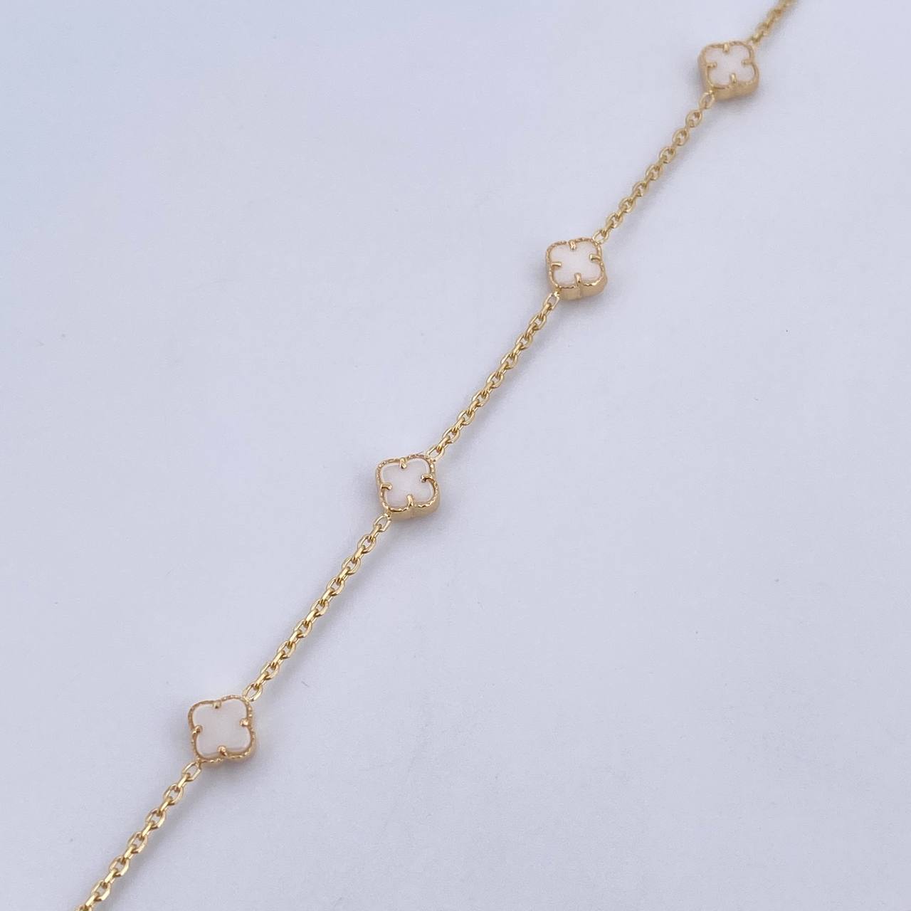Clover Bracelet Classic Link 2.35gr / 7.6in / 1mm White Agate 18K Gold +4&