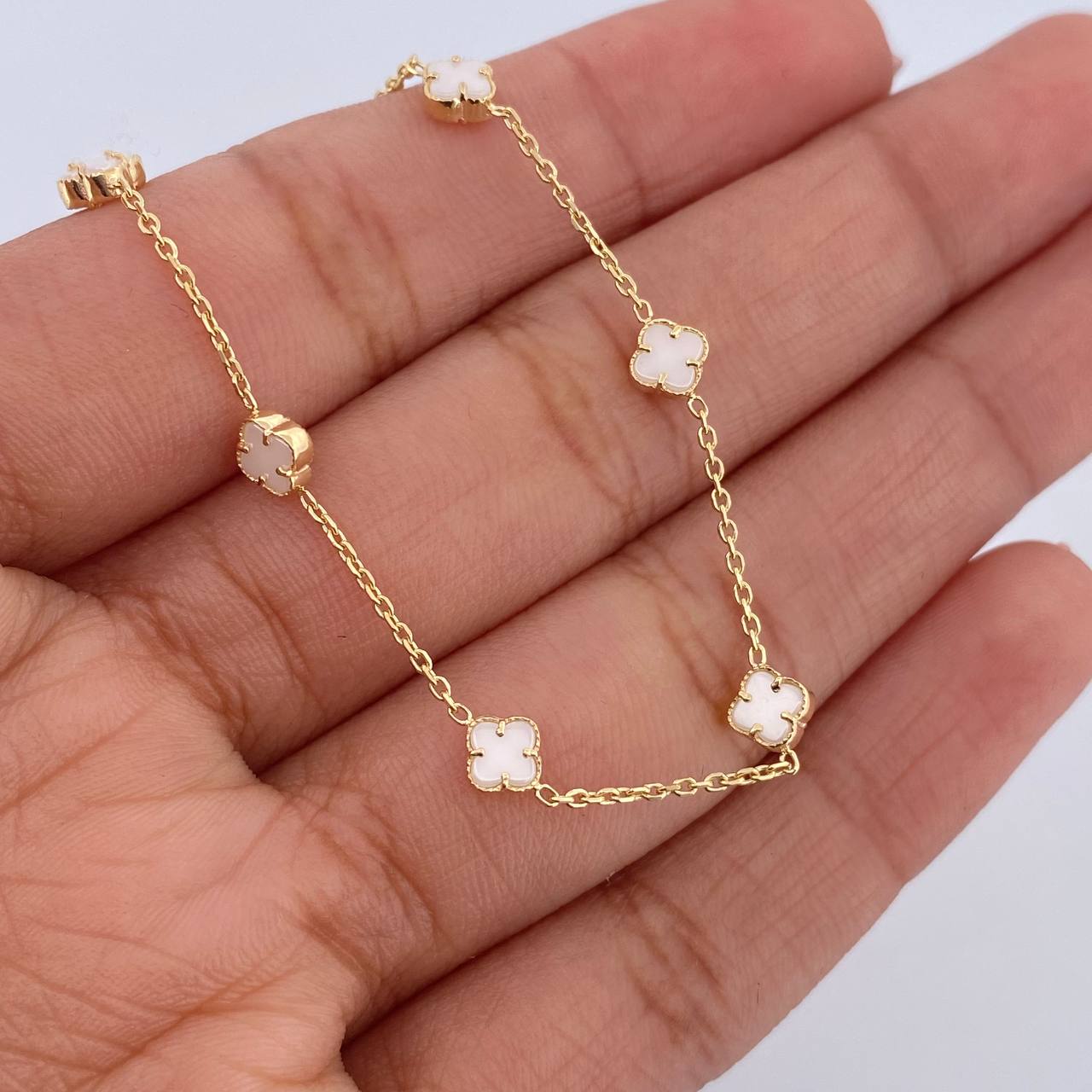 Clover Bracelet Classic Link 2.35gr / 7.6in / 1mm White Agate 18K Gold +4&