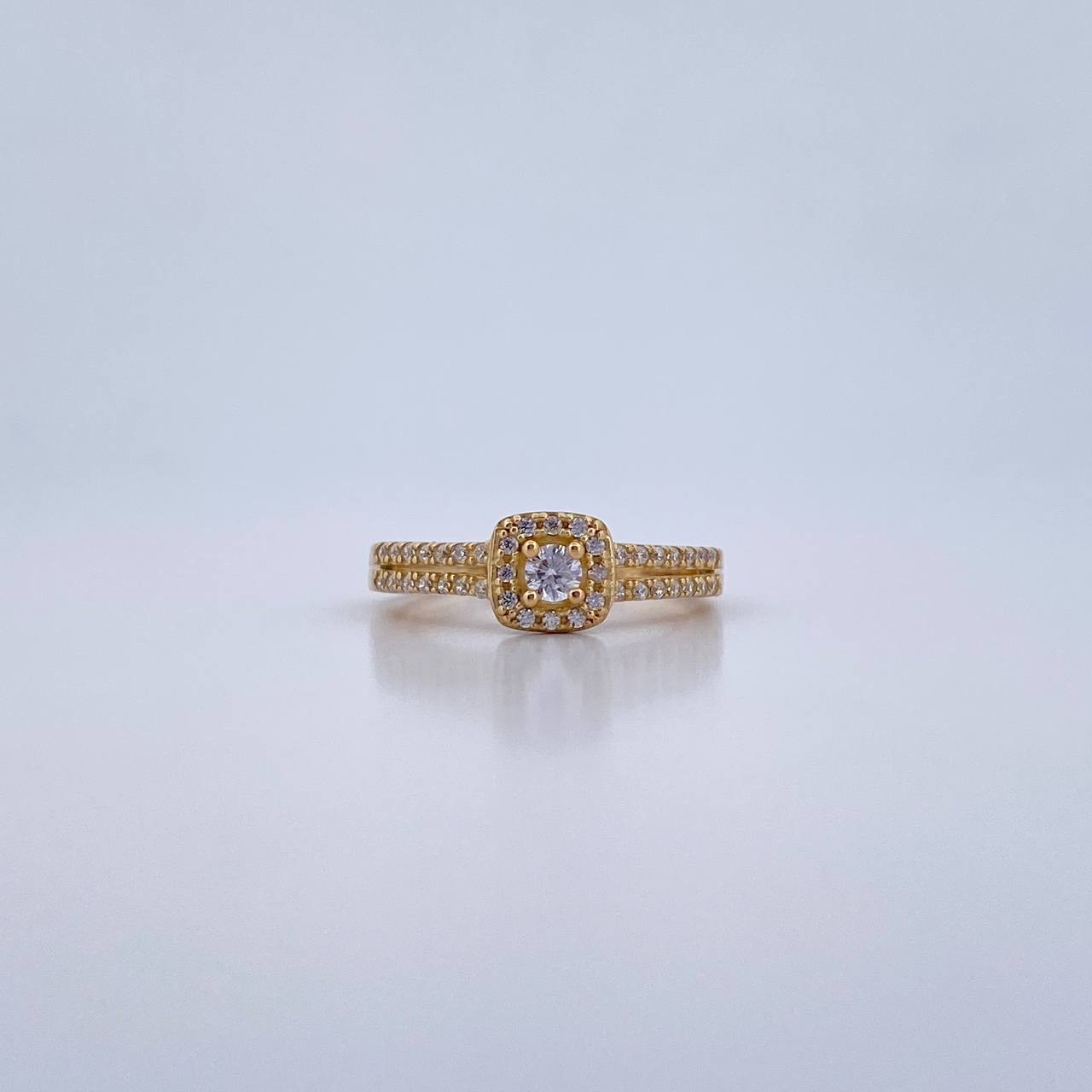 Square Halo Ring 2.45gr / Size 7 1/4 / White Zircons 18K Yellow Gold &
