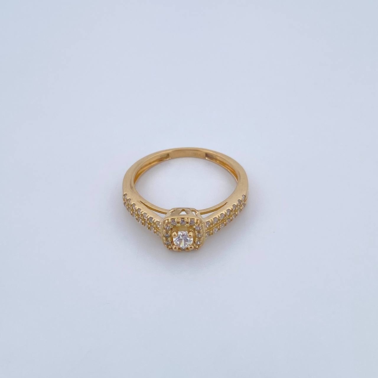 Square Halo Ring 2.45gr / Size 7 1/4 / White Zircons 18K Yellow Gold &