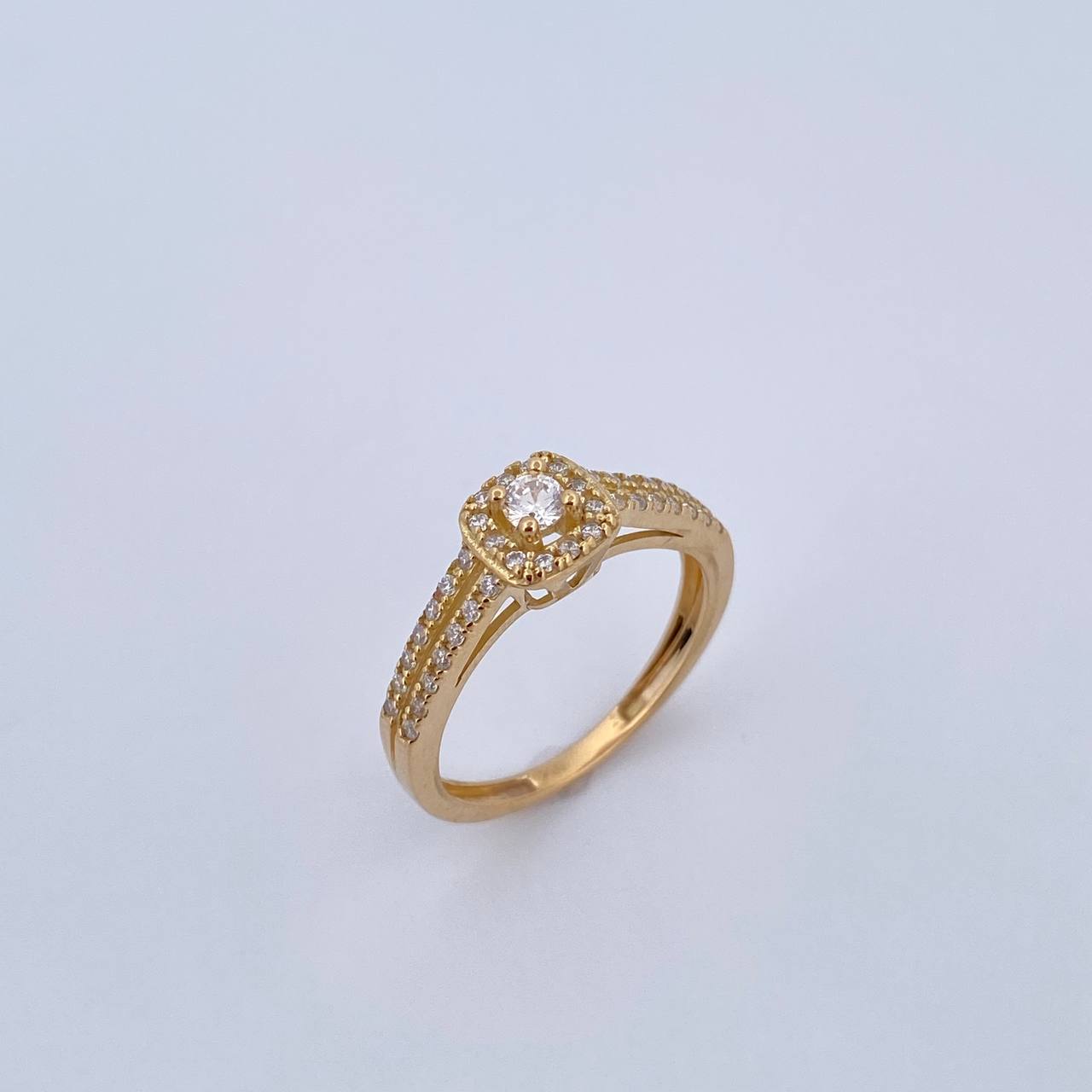Square Halo Ring 2.45gr / Size 7 1/4 / White Zircons 18K Yellow Gold &