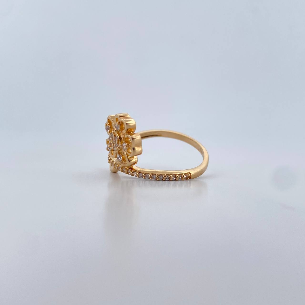 Flower Ring Churumbela 3.35gr / Size 7 1/2 / White Zircons 18K Yellow Gold $