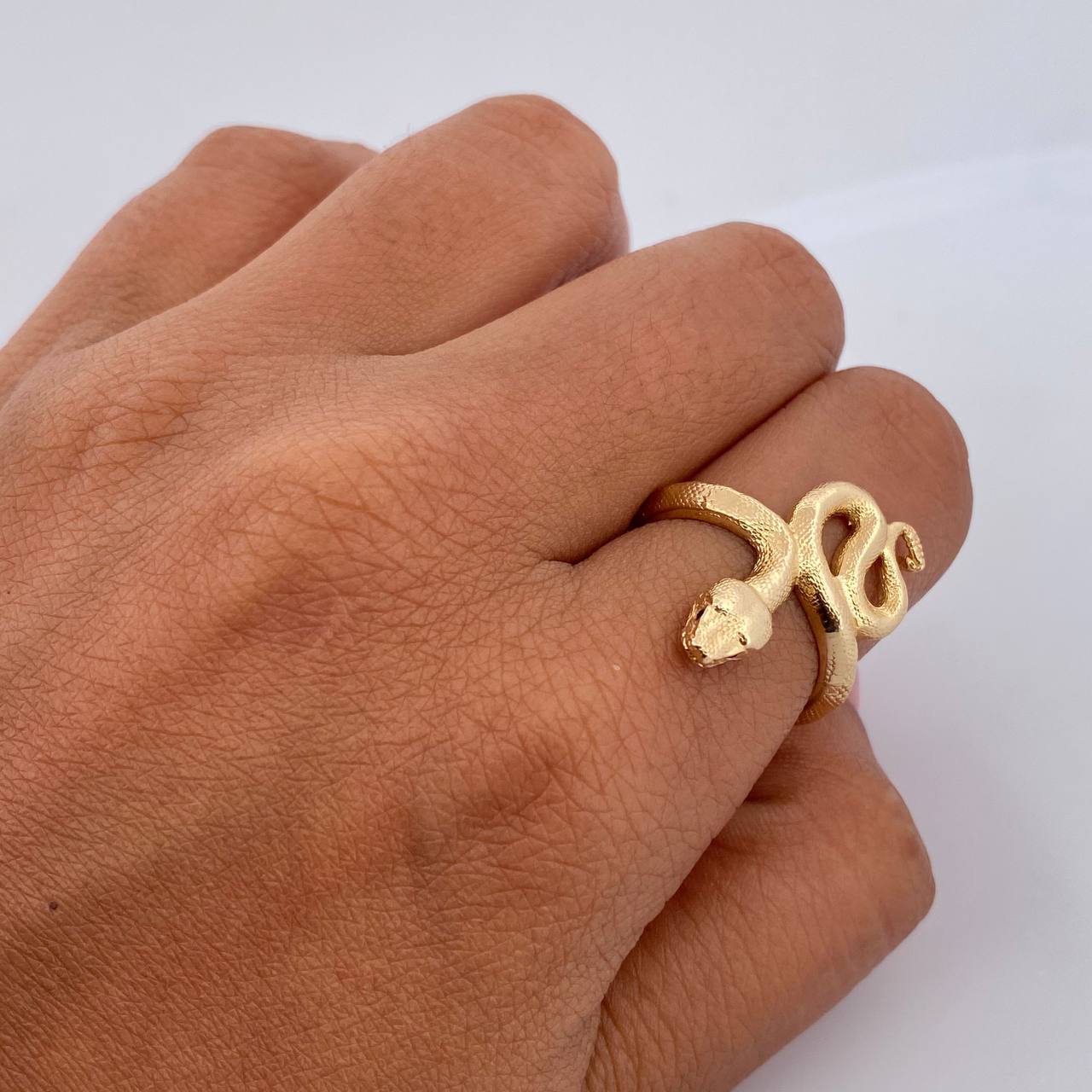 Snake Ring 5.15gr / Size 6 1/2 / Black Zircons 18K Yellow Gold $