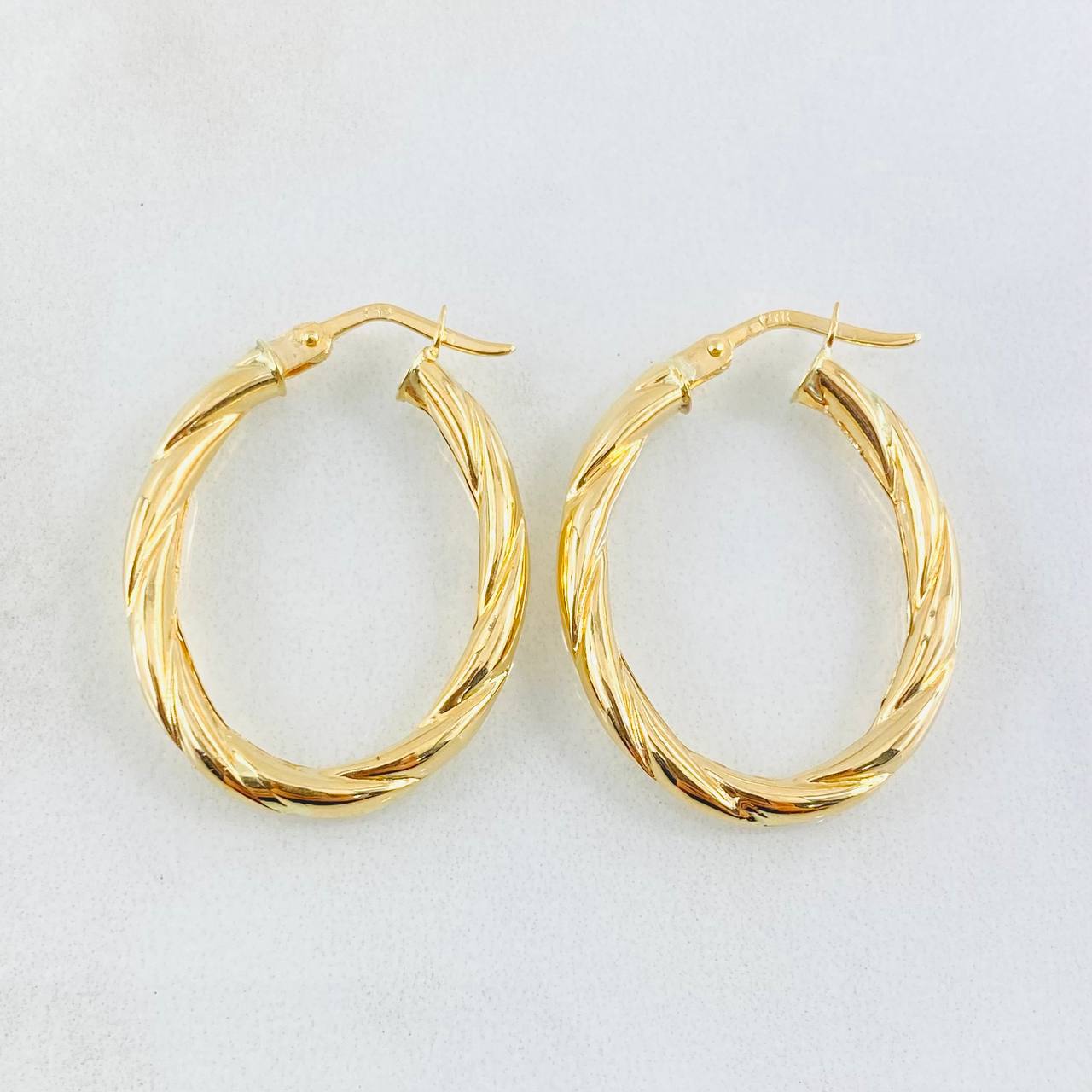 Candongas Mary Ovalada 2.6gr / 1 1/4 in / Oro Amarillo 18K ©