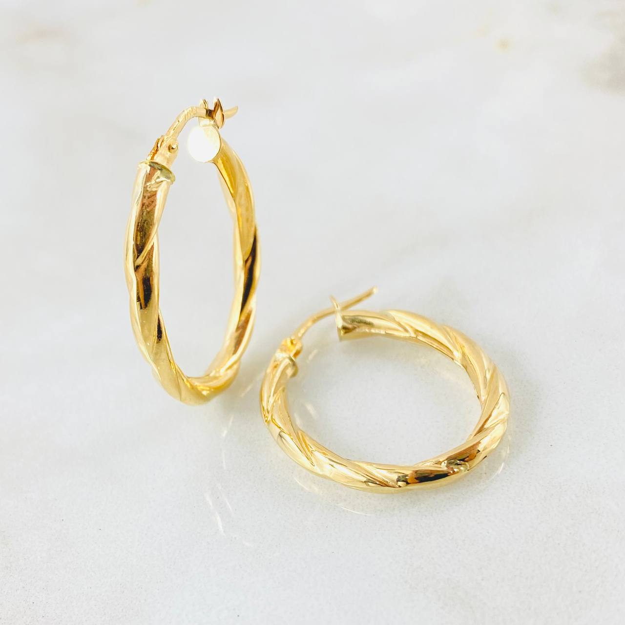 Candongas Mary Ovalada 2.6gr / 1 1/4 in / Oro Amarillo 18K ©