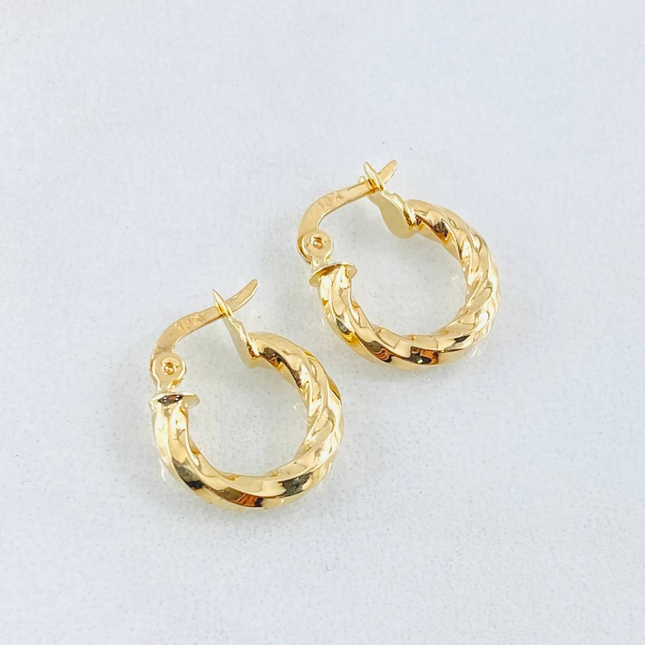 Candongas Lupe 1.05gr / 1/2 in / Oro Amarillo 18K ©