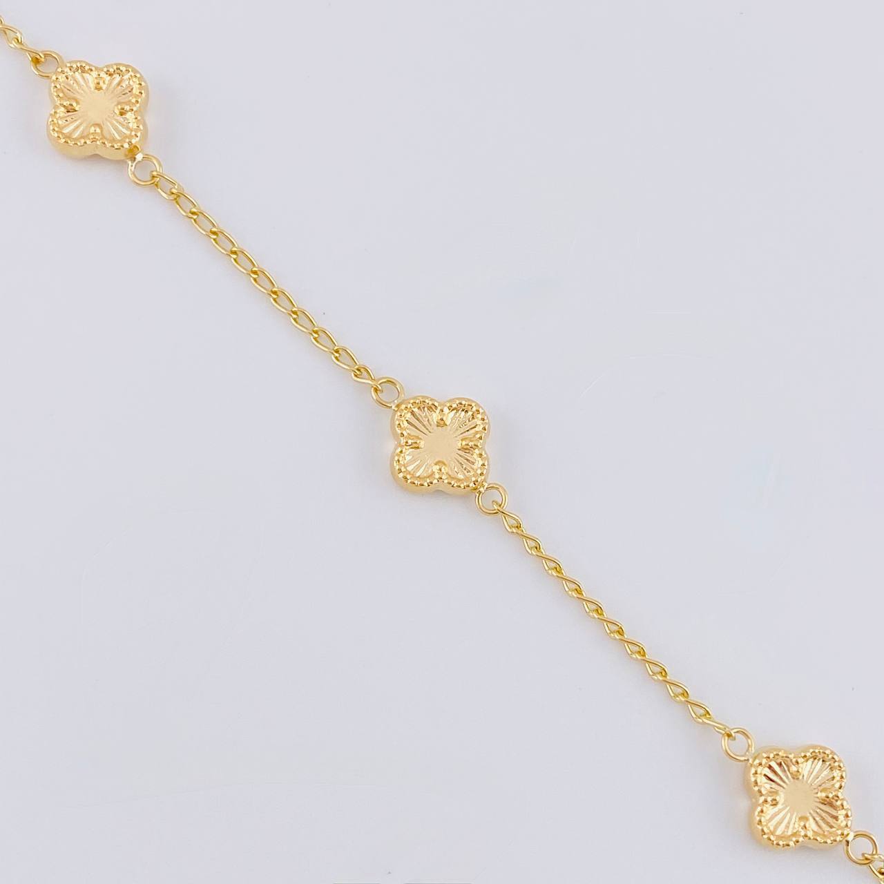 Pulso Espiga Trebol Diamantado 2.7 g / 7 1/4 in / 1.4 mm Oro Amarillo 18K