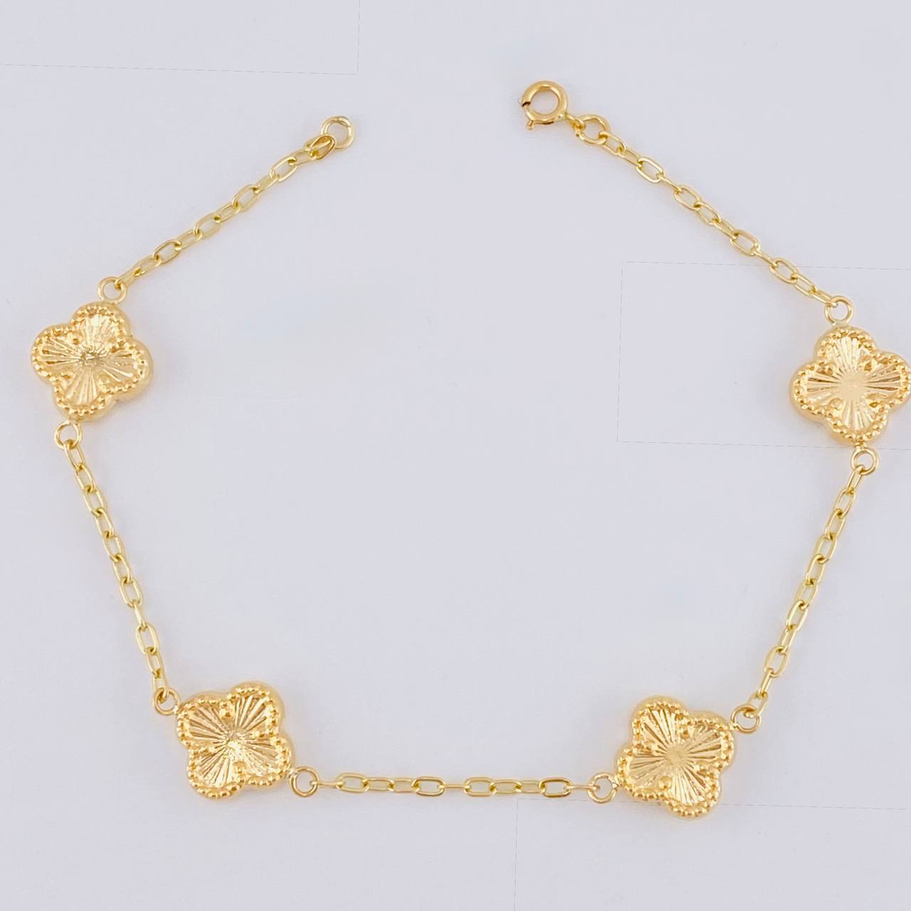 Diamond Cut Clover Bracelet 3.4 g / 7 1/2 in / 1.7 mm 18K