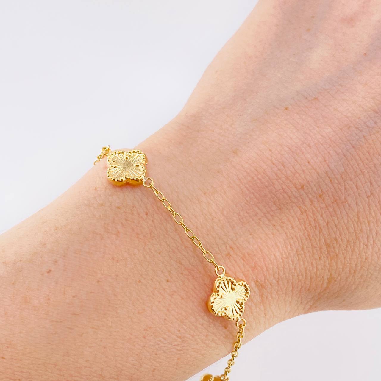 Diamond Cut Clover Bracelet 3.4 g / 7 1/2 in / 1.7 mm 18K