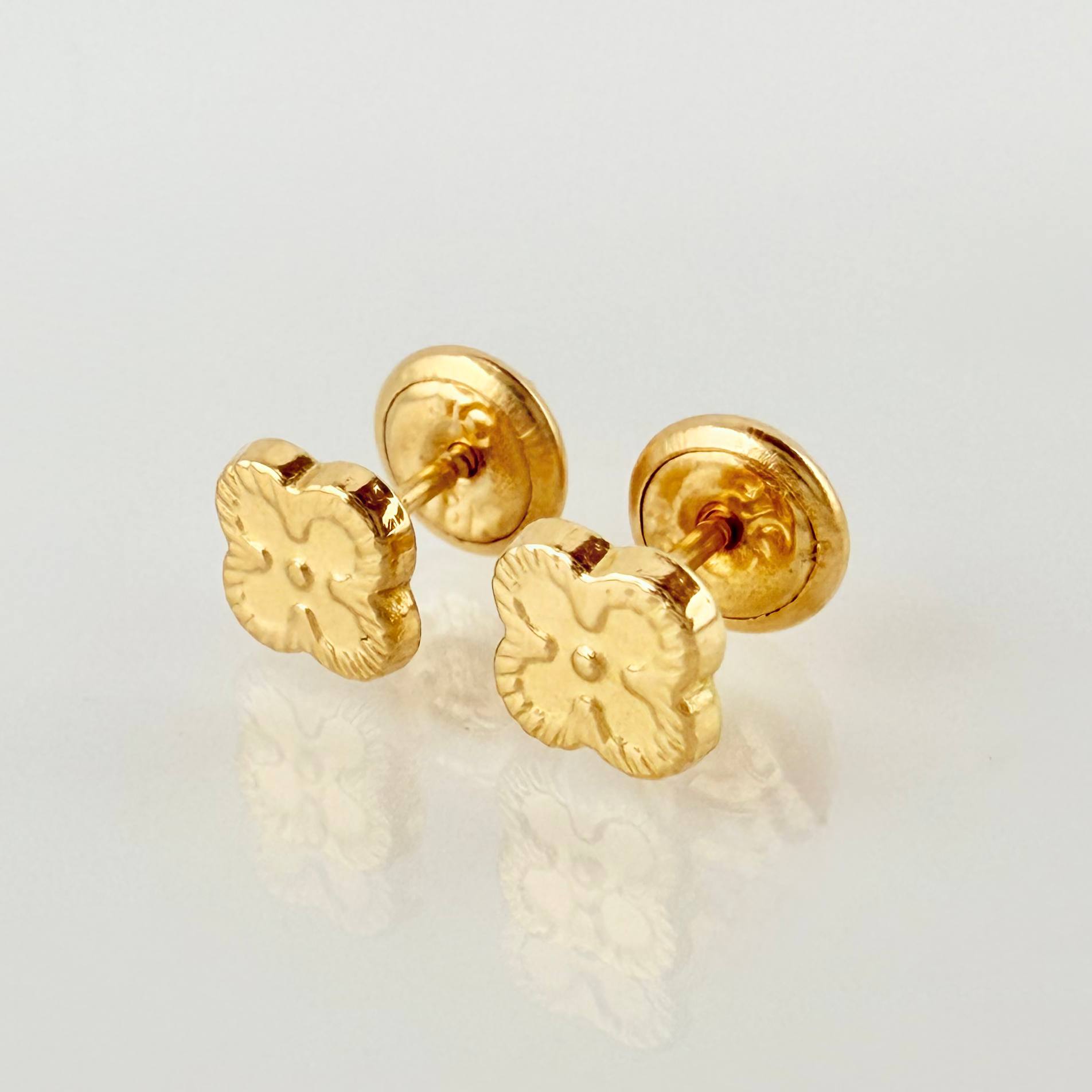 Topos Trebol Dorado 0.6gr / 5.5mm Oro Amarillo 18K ©