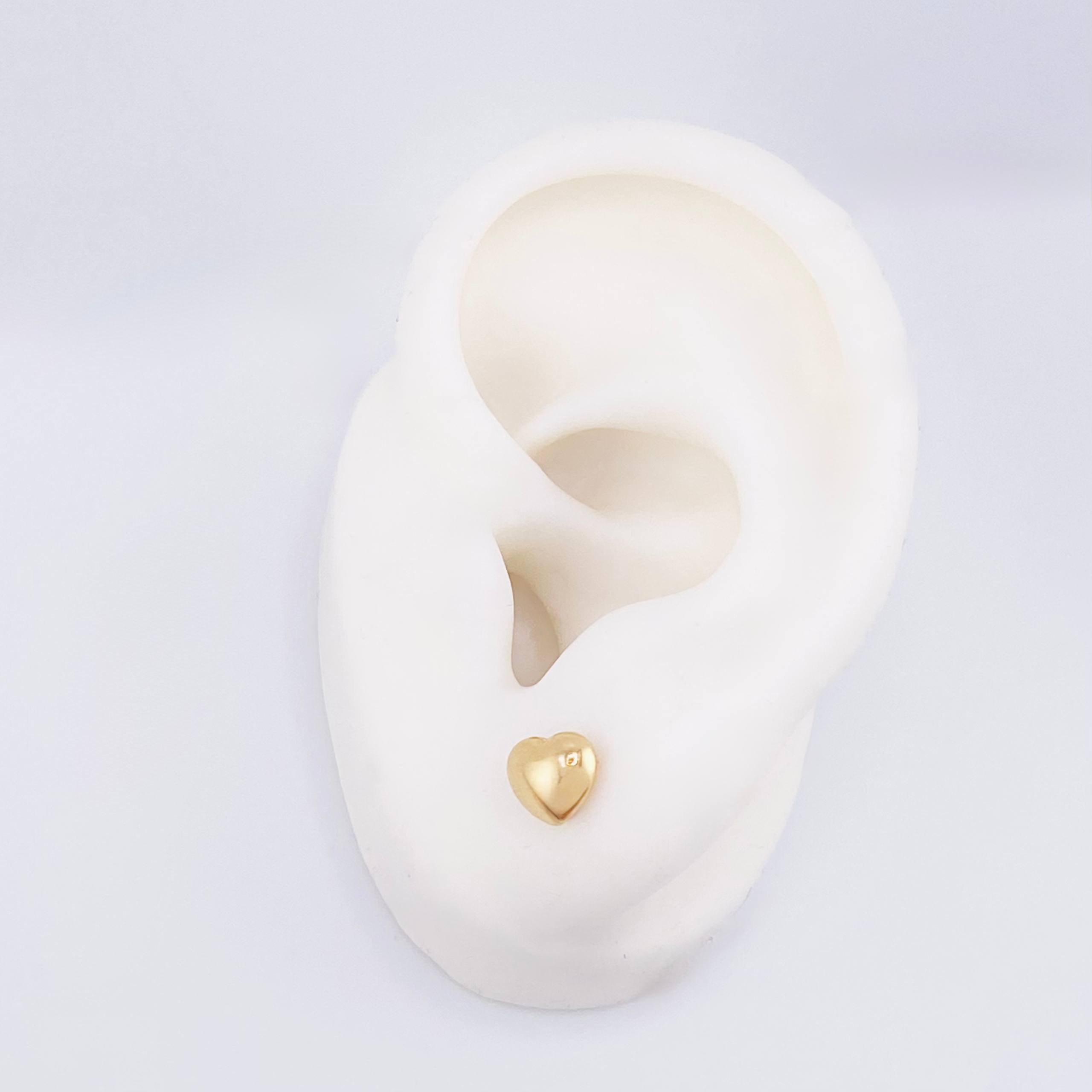 Stud Earrings Heart 0.65gr / 6.1mm 18K Yellow Gold ©
