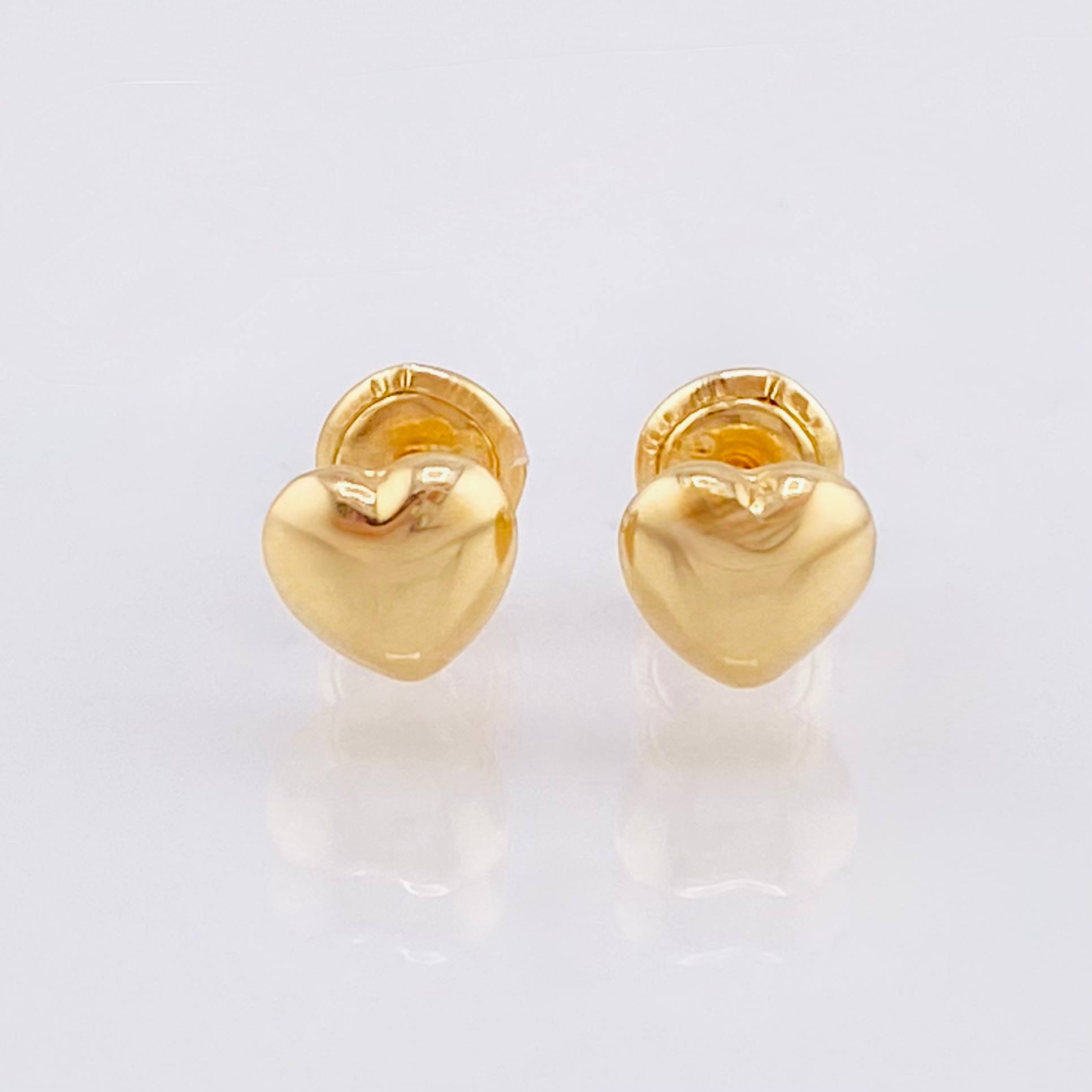 Stud Earrings Heart 0.65gr / 6.1mm 18K Yellow Gold ©