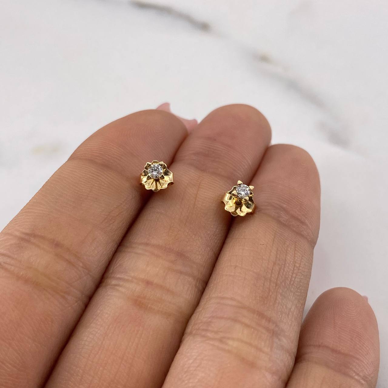 Stud Earrings 0.7gr / Diamonds 10pst 18K Yellow Gold (Jewel) &