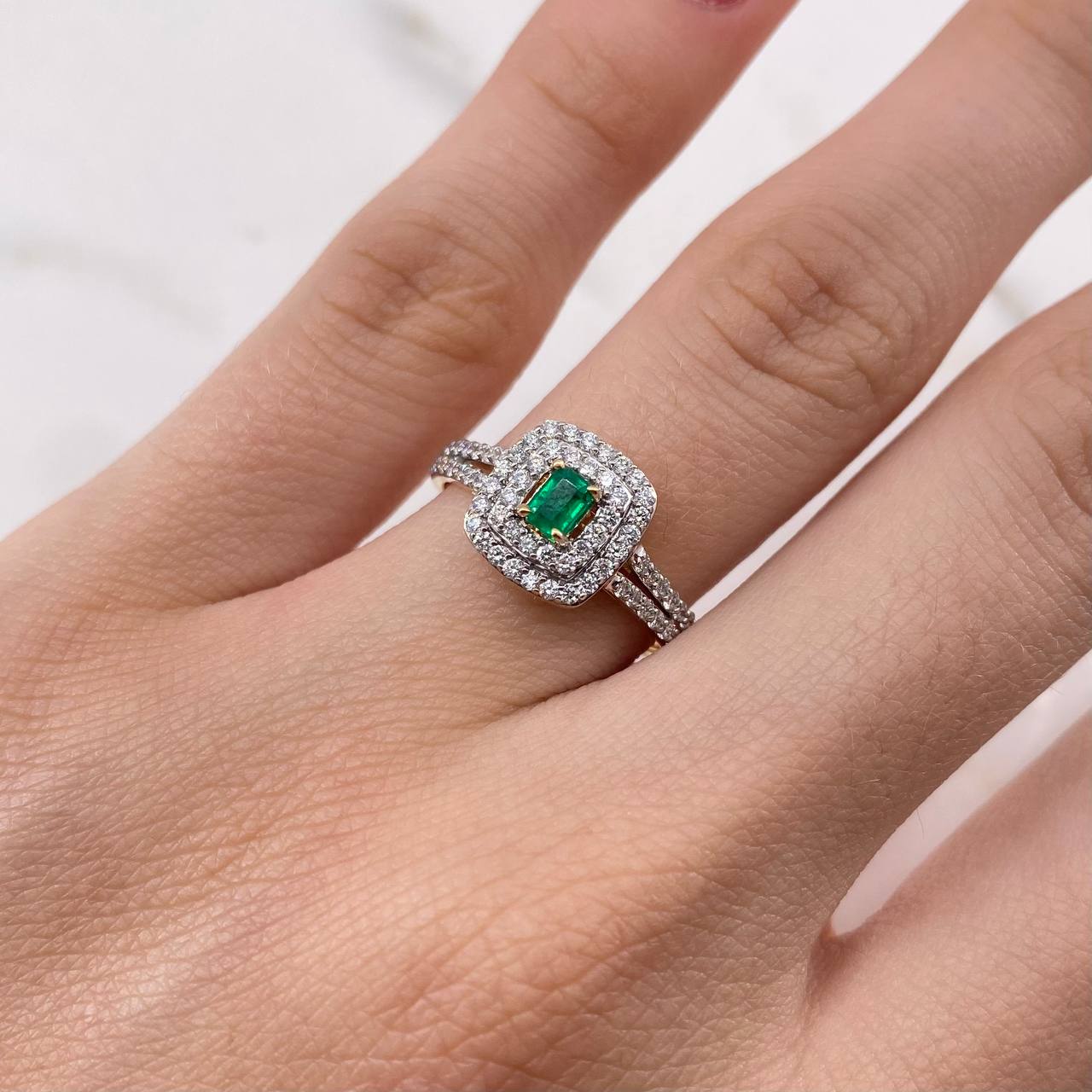 Ring Solitaire Halo 4gr / T6 3/4 / Emerald 15pts Diamonds 28pts 18K Yellow Gold (Jewel) &
