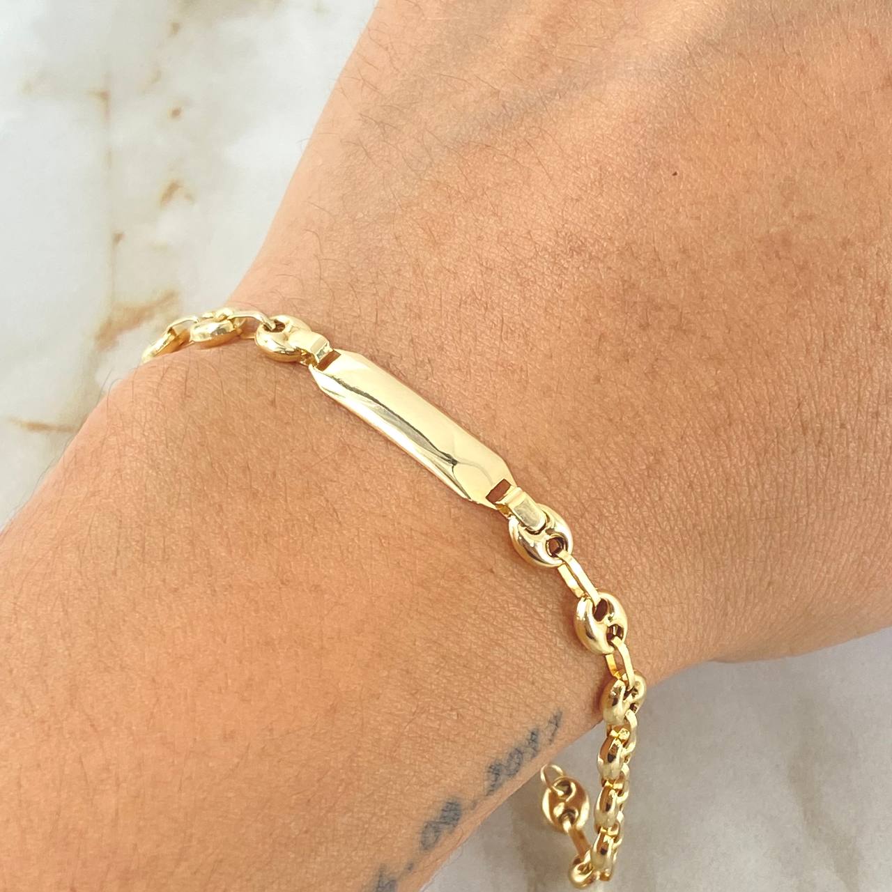 Bracelet GC Bordered Plate 2.75gr / 6.7in / 18K Gold