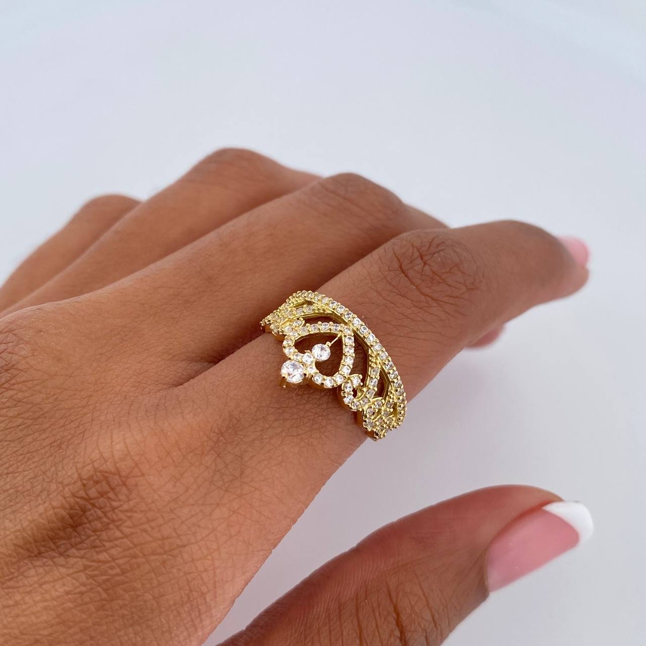 Heart Crown Ring 2.55gr / Size 5 1/2 / White Zircons 18K Yellow Gold &