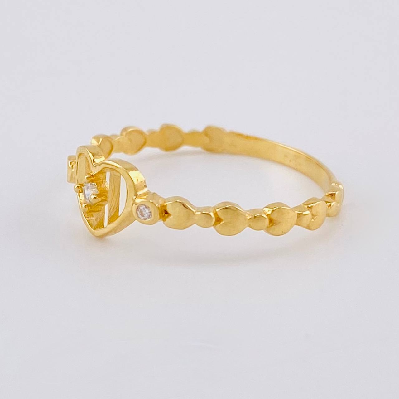 Anillo Linea Corazones 1.65 g / T8 Oro Amarillo 18K