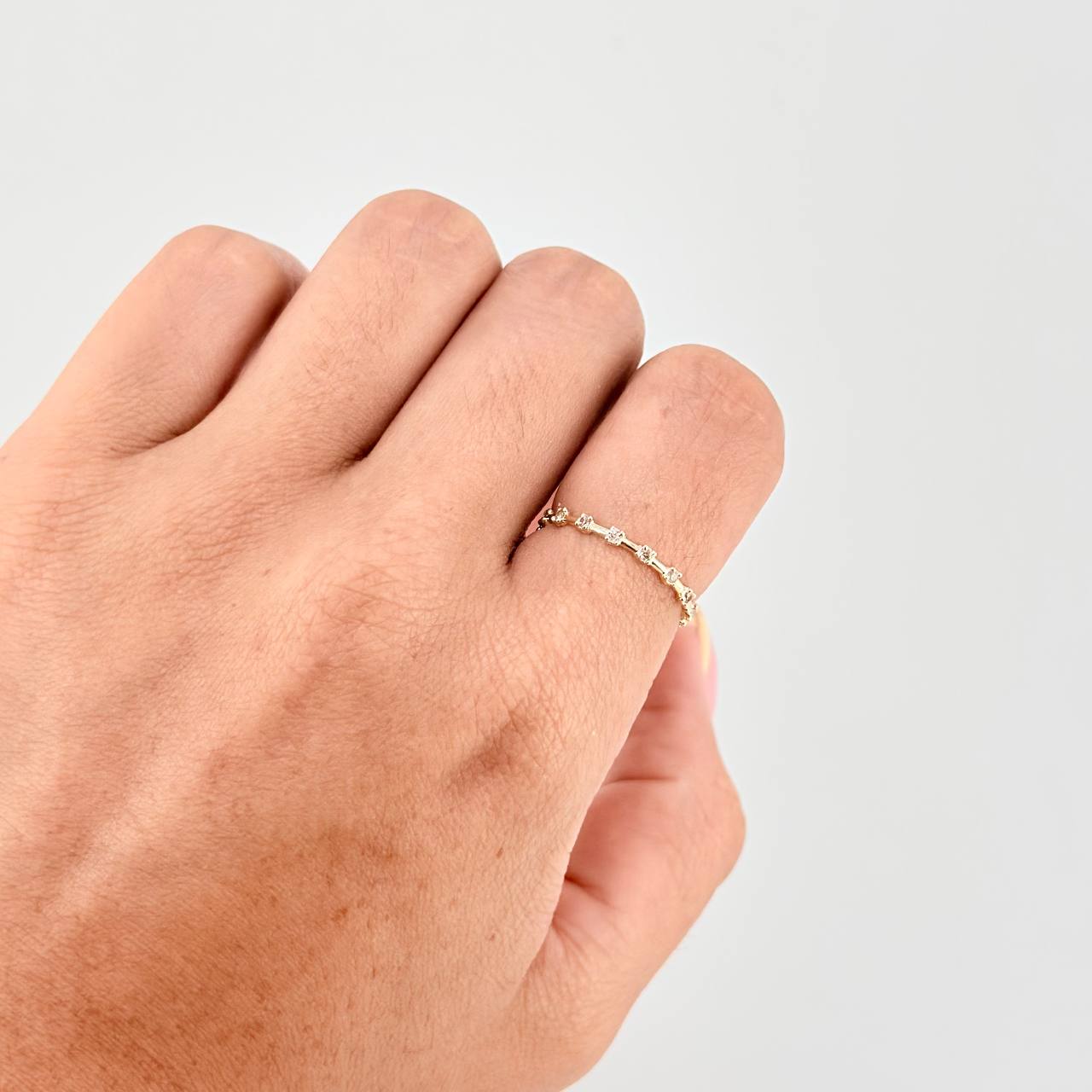 Anillo Linea Destellos 0.9 g / T6 1/2 Oro Amarillo 18K