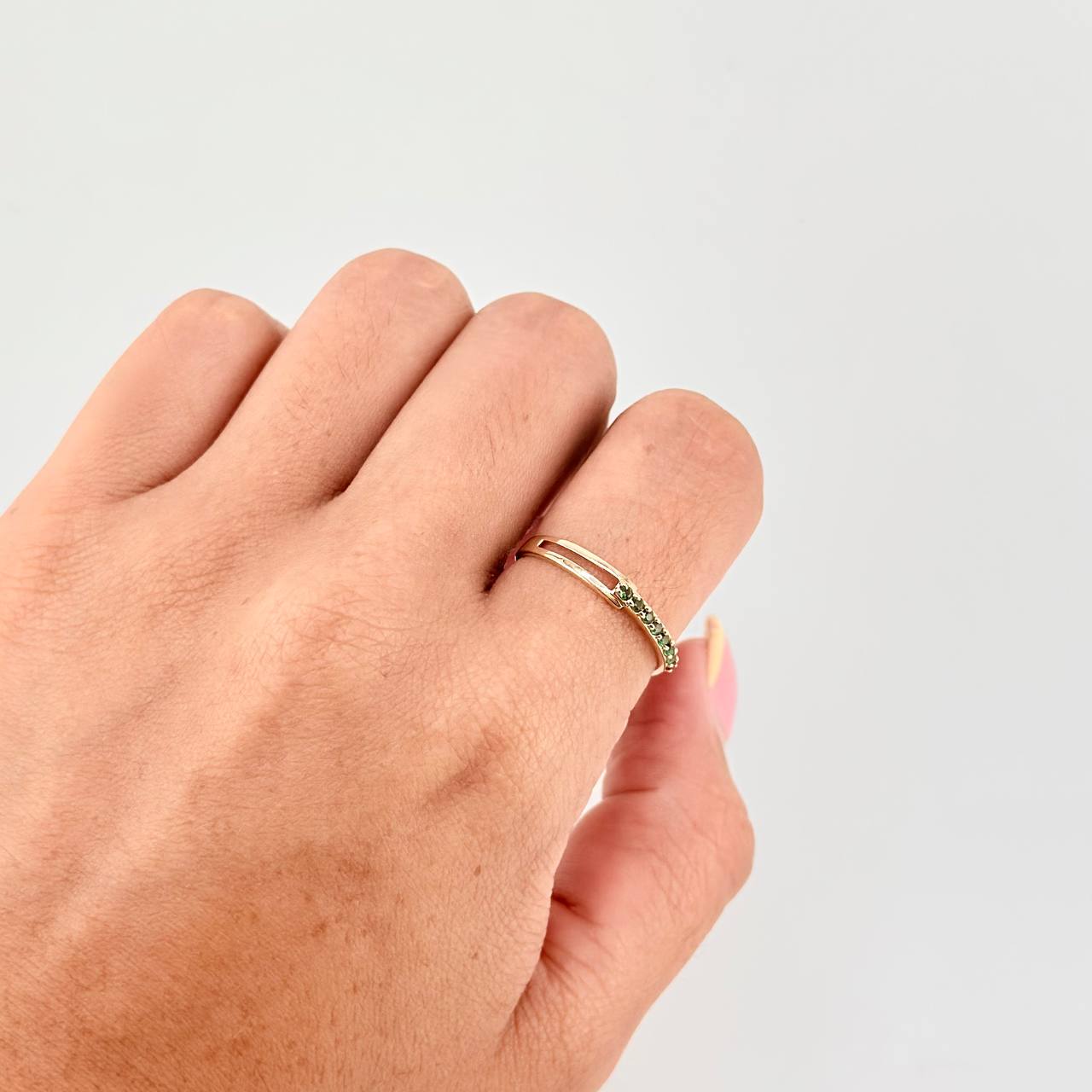 Anillo Carril Hueco 1.05 g / T7 1/2 Oro Amarillo 18K