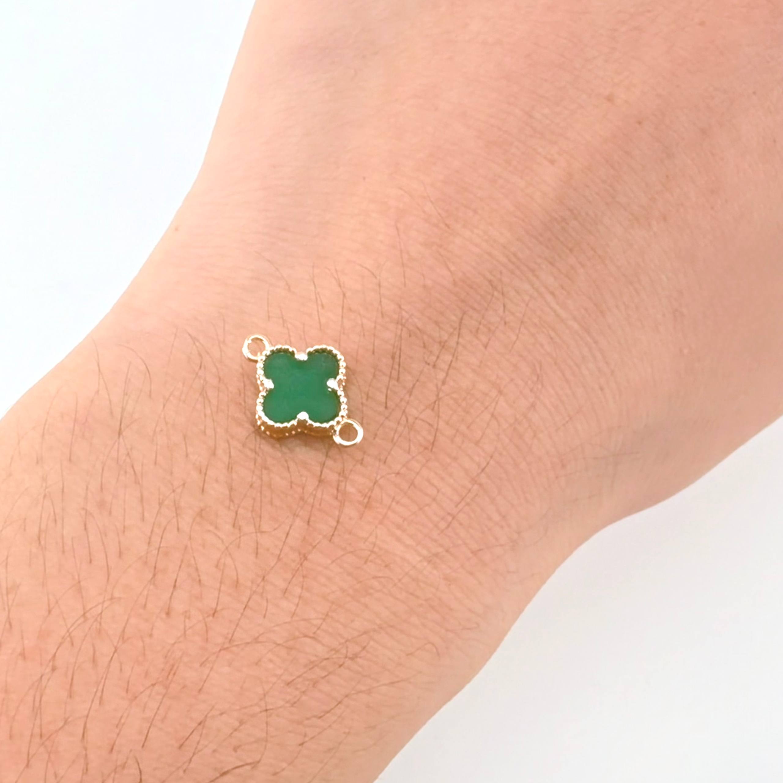 Clover Charm Green Malachite 0.95gr / 1/2 in / National Special 18K Yellow Gold *