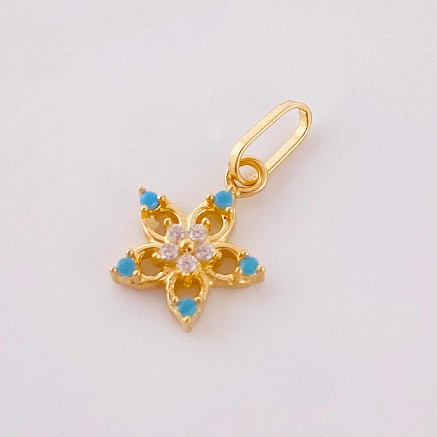 Dije Flor Geranio 0.5gr / 1/2 in / Oro Amarillo 18K *