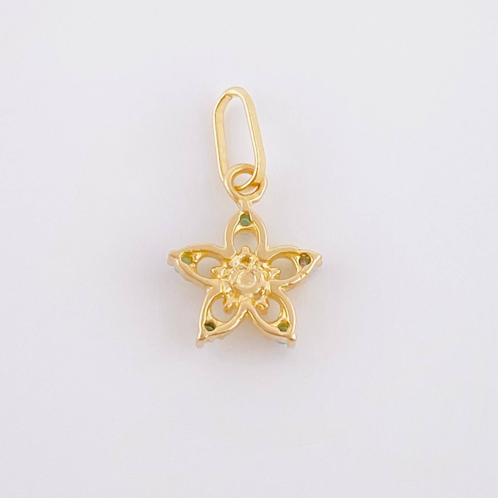 Dije Flor Geranio 0.5gr / 1/2 in / Oro Amarillo 18K *