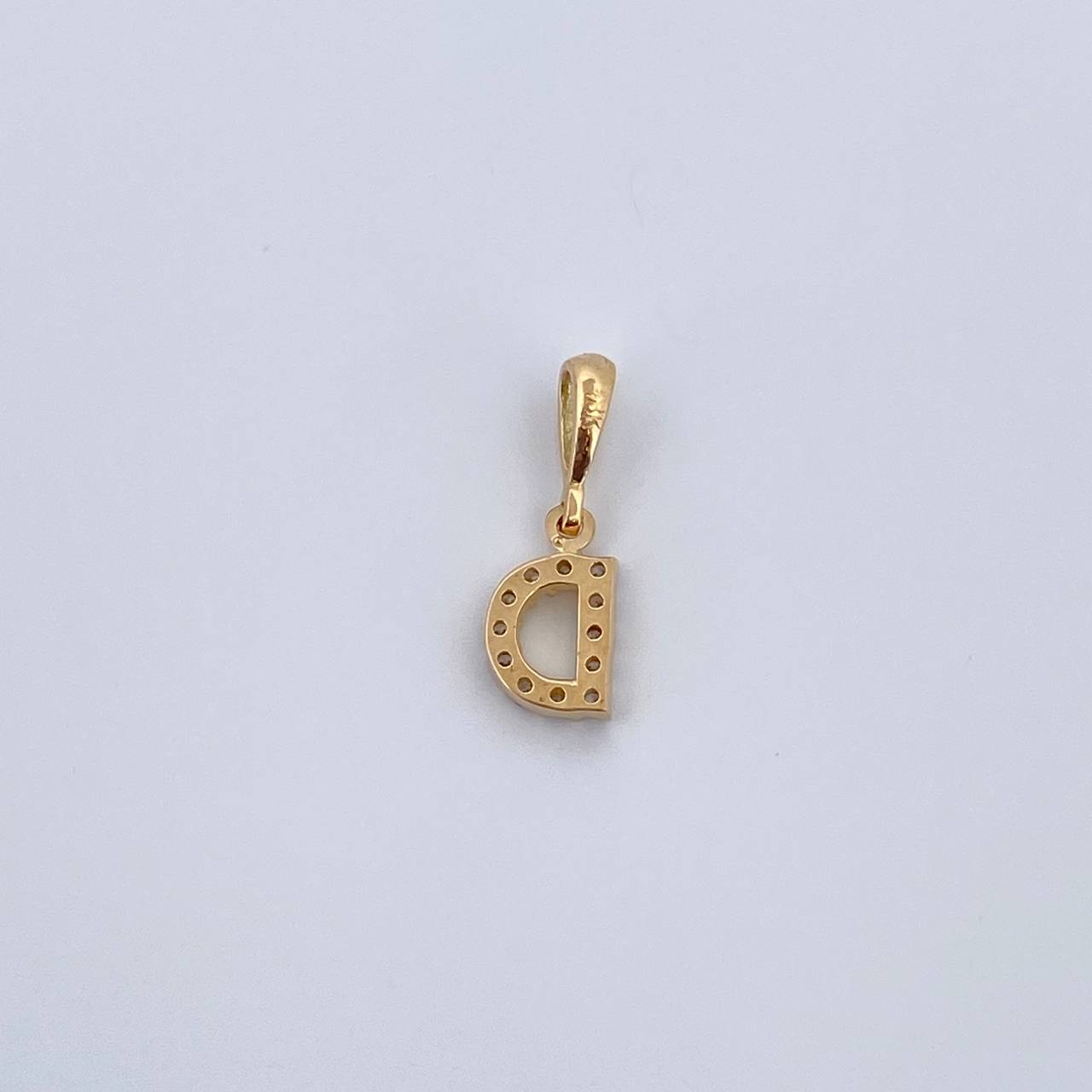 Dije Letra D 0.6gr / 1.5cm / Circones Blancos Oro Amarillo 18K &