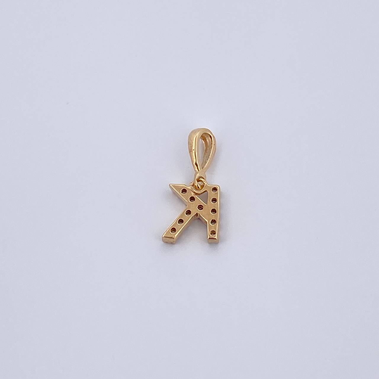 Dije Letra K 0.65gr / 1.5cm / Circones Blancos Oro Amarillo 18K &