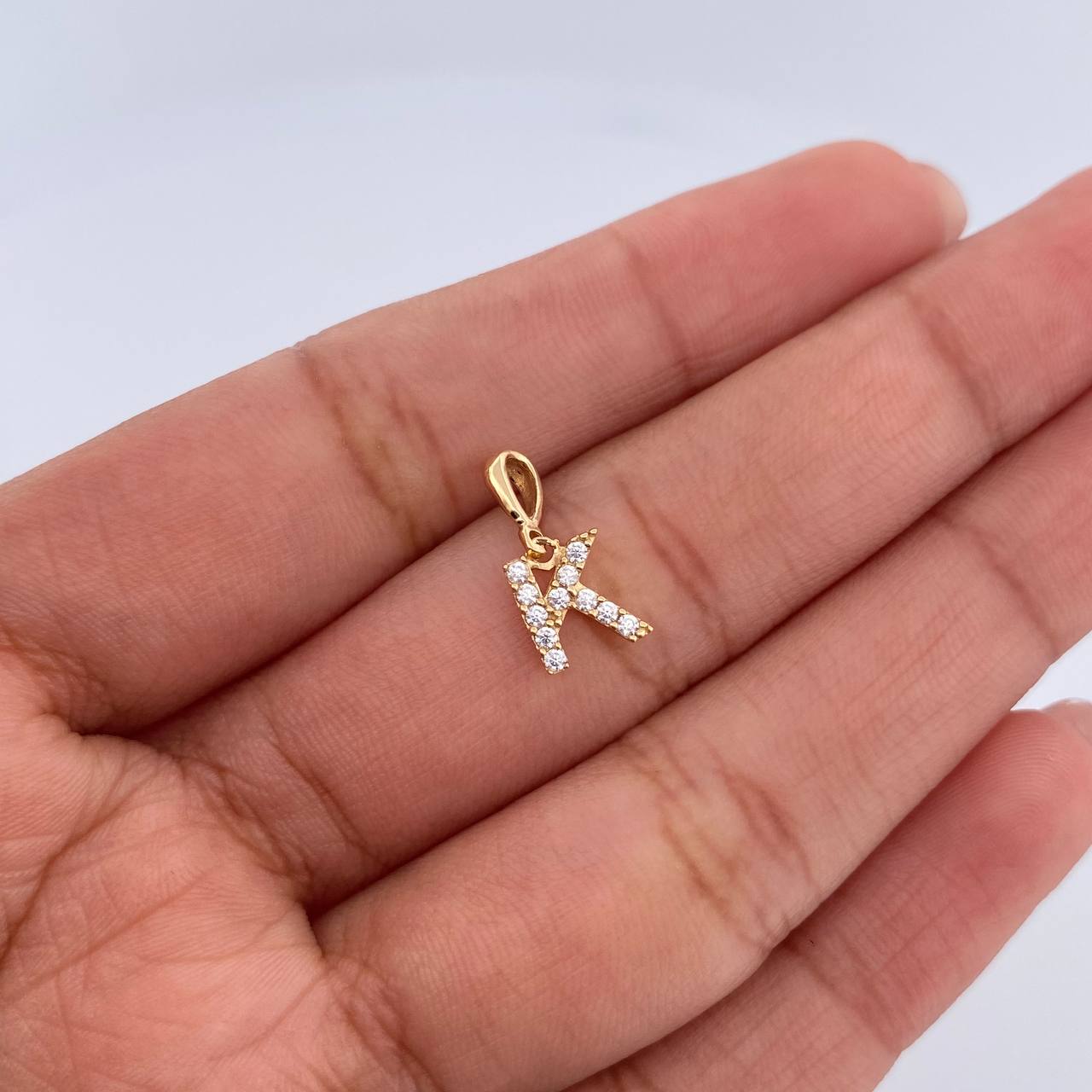 Dije Letra K 0.65gr / 1.5cm / Circones Blancos Oro Amarillo 18K &