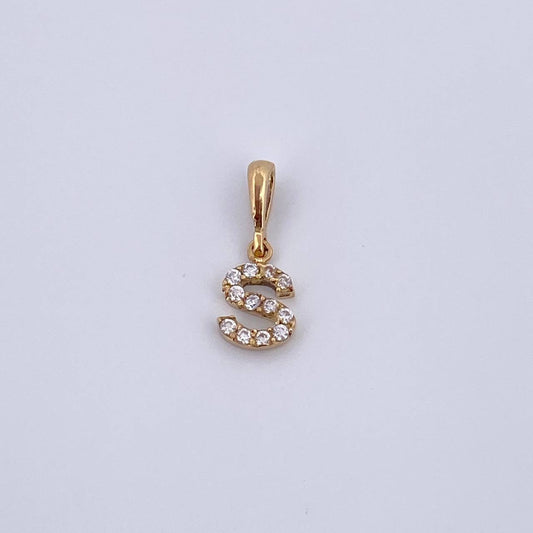 Dije Letra S 0.6gr / 1.5cm / Circones Blancos Oro Amarillo 18K &
