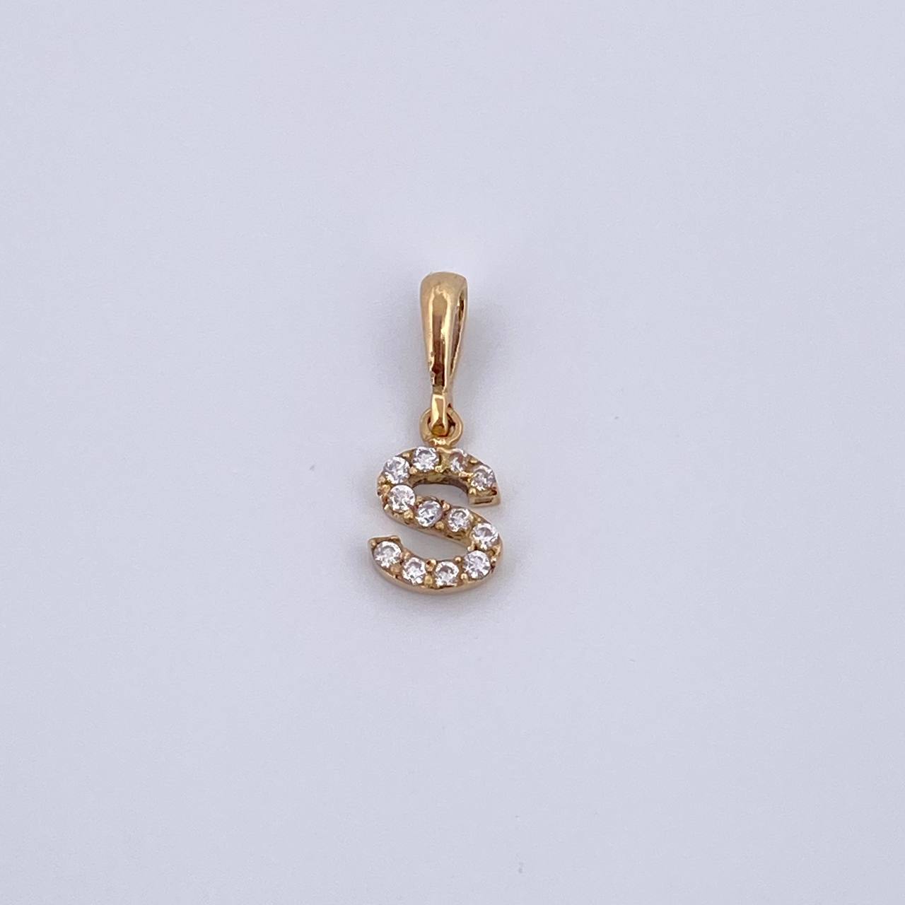 Dije Letra S 0.65gr / 1.5cm / Circones Blancos Oro Amarillo 18K &