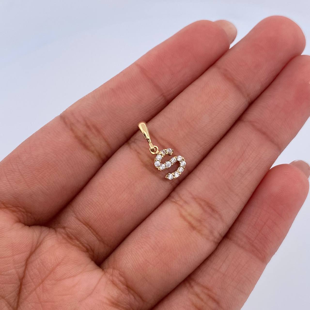 Dije Letra S 0.65gr / 1.5cm / Circones Blancos Oro Amarillo 18K &