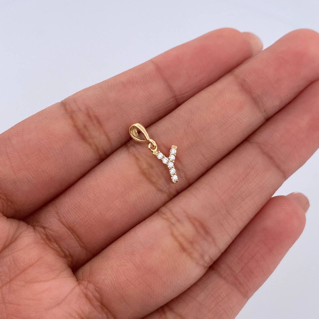 Dije Letra Y 0.45gr / 1.5cm / Circones Blancos Oro Amarillo 18K &