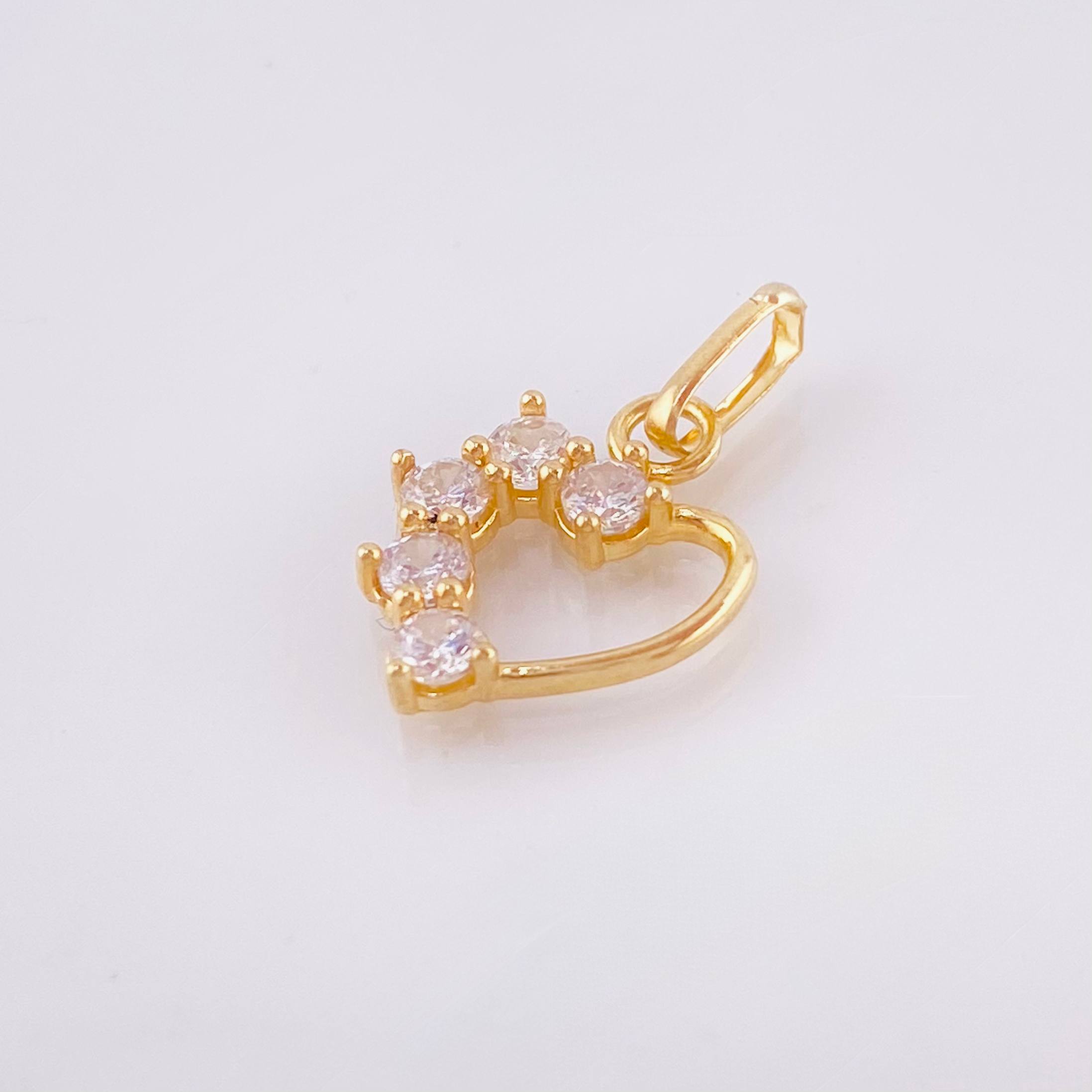 Dije Corazon Parcial Ampliado 0.9gr / 3/4 in / Oro Amarillo 18K ©