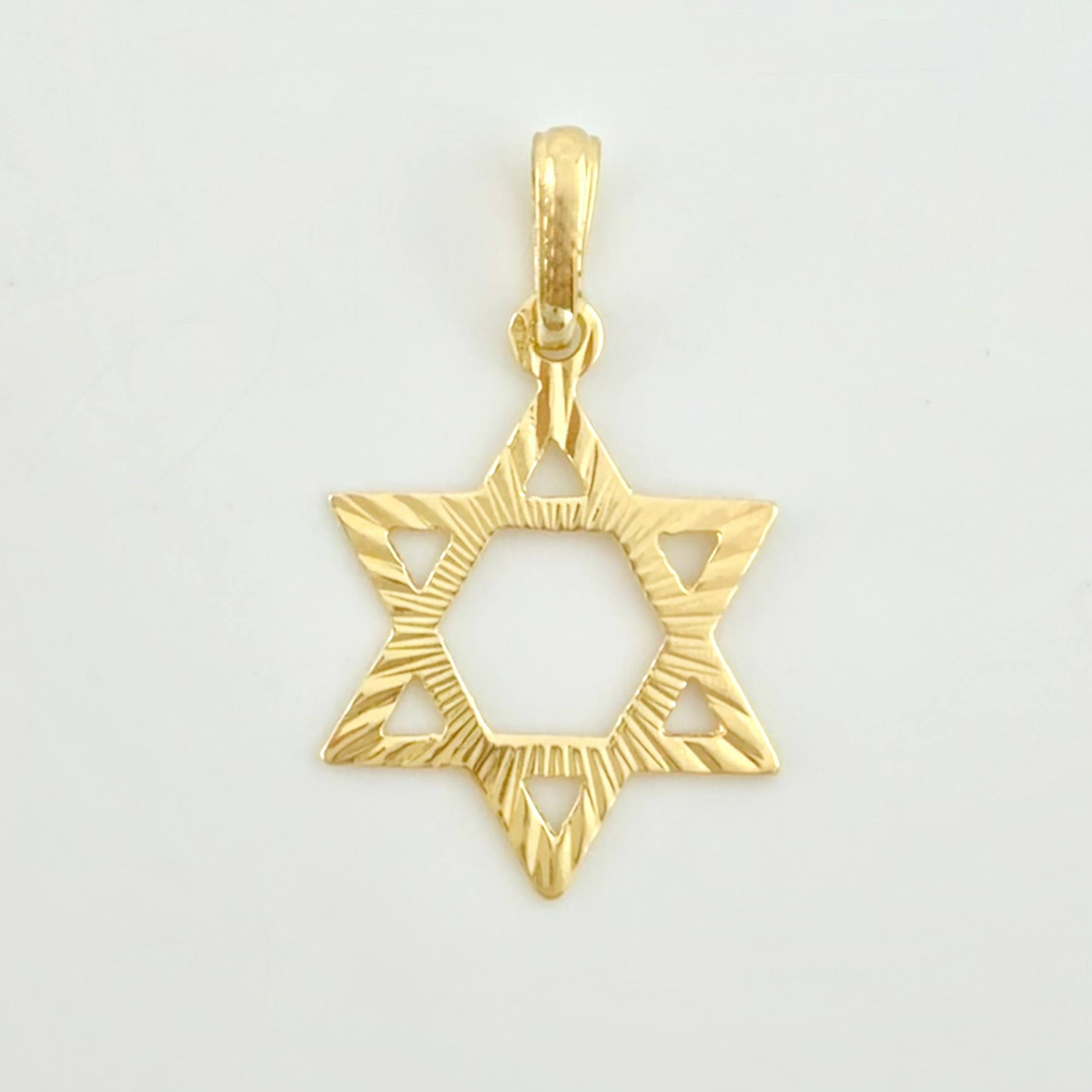 Dije Estrella De David 0.85gr / 3/4 in / Oro Amarillo 18K ©