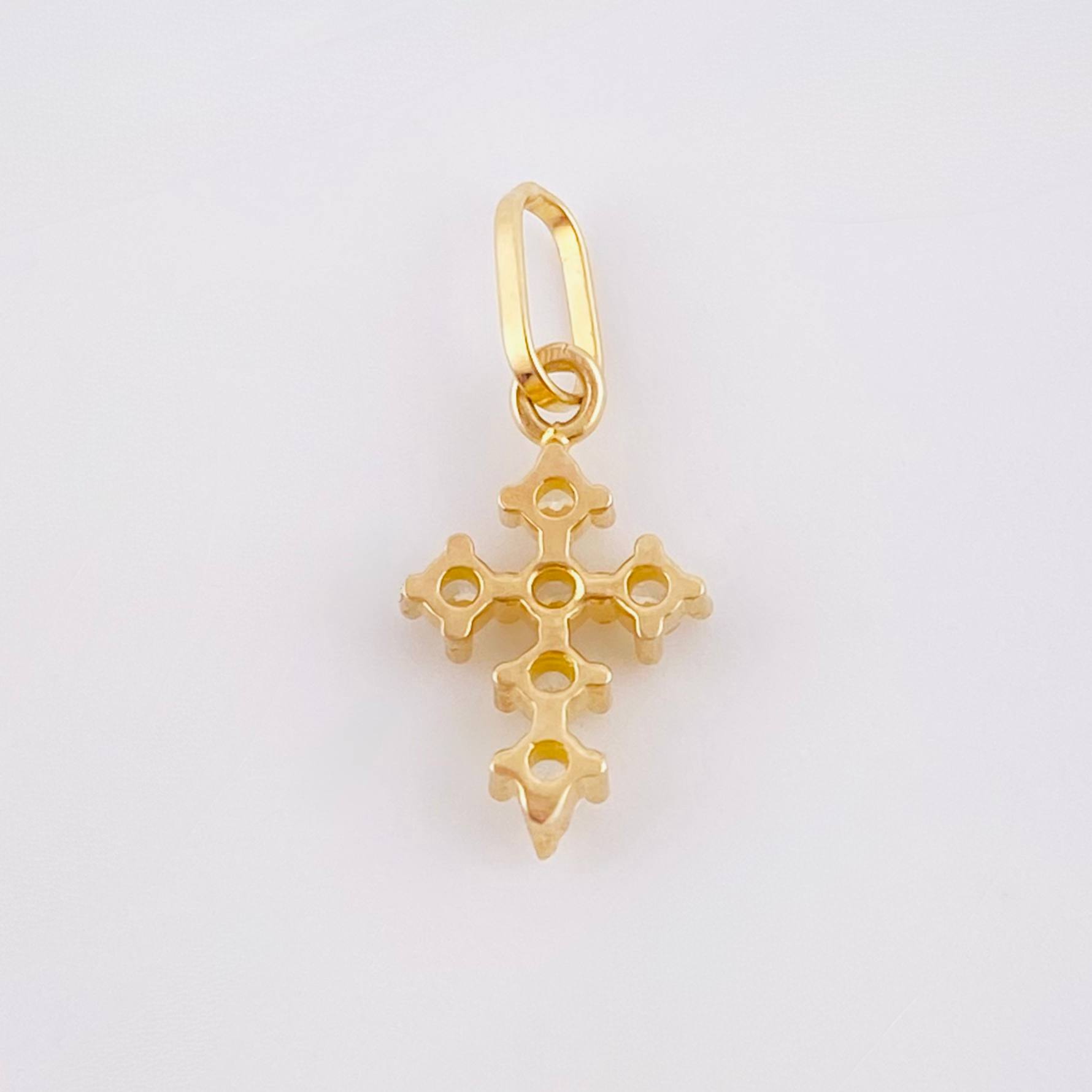 Dije Cruz Tupida 0.45gr / 1/2 in / Oro Amarillo 18K