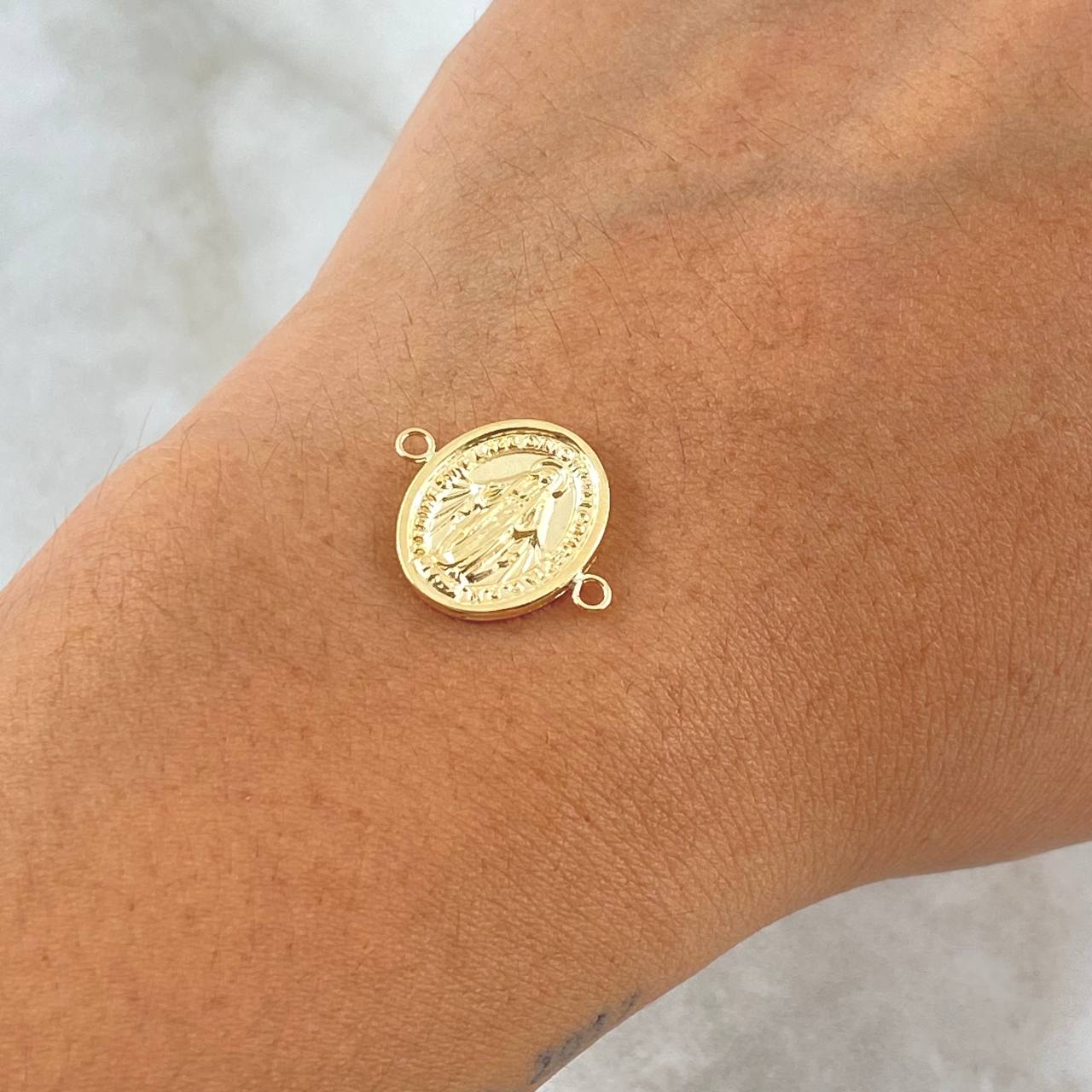 Charm Virgen Milagrosa 1gr / 1.7cm / Oval Troquelado 18K Yellow Gold