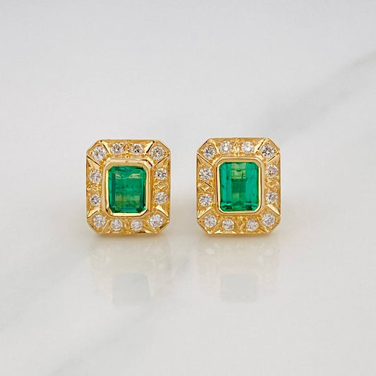 Topos Halo Cuadrado Esmeraldas 1qts Diamantes 24pts 5.95g / in / 9.8mm Oro Amarillo 18K