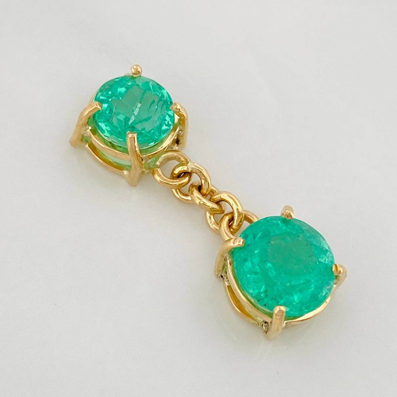 Dije Dúo Cuatro Garras Esmeraldas 2.18qts 1.55g / 3/4 in Oro Amarillo 18K