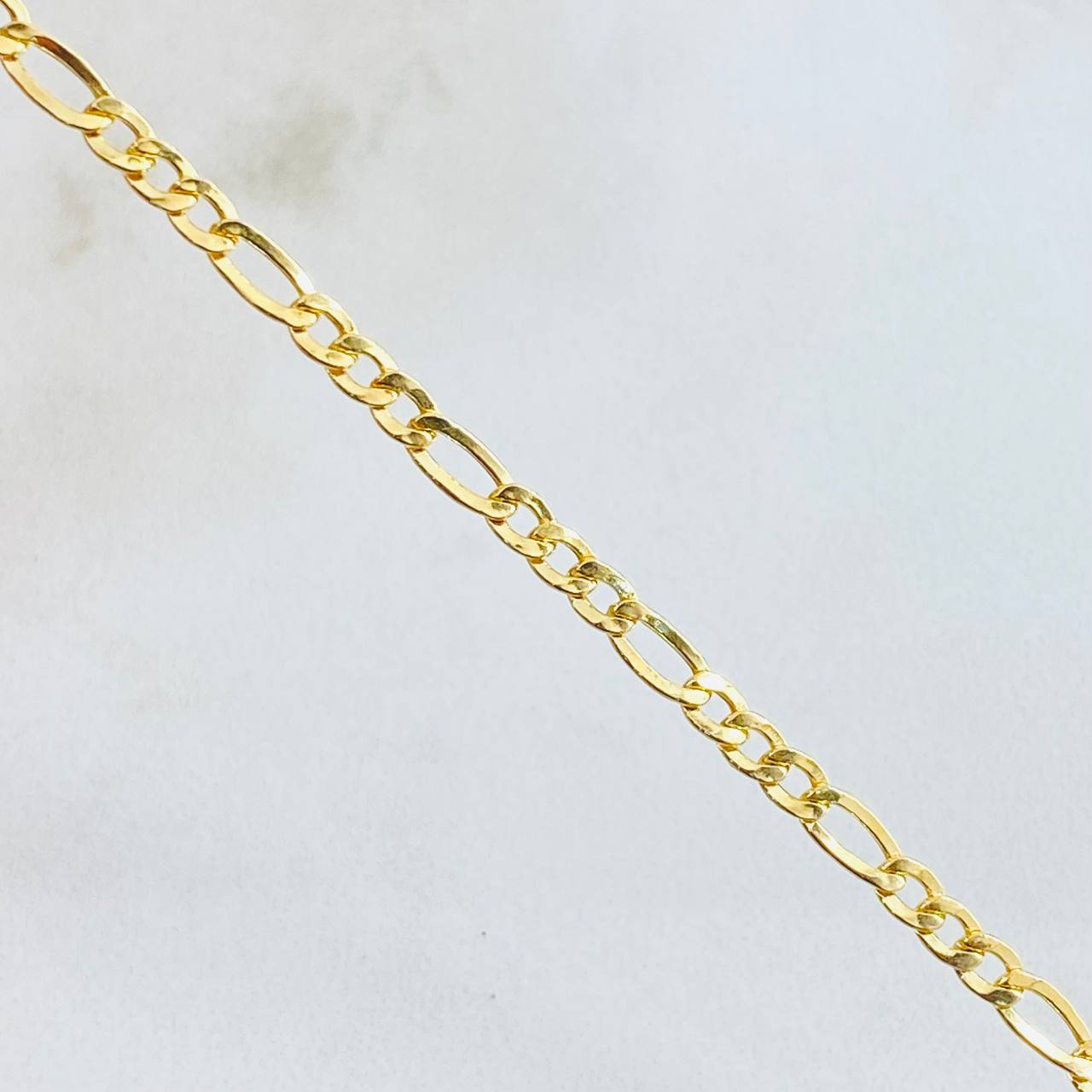 Figaro Chain 3.25gr / 27 1/2 in / 2.7mm 18K Yellow Gold +1