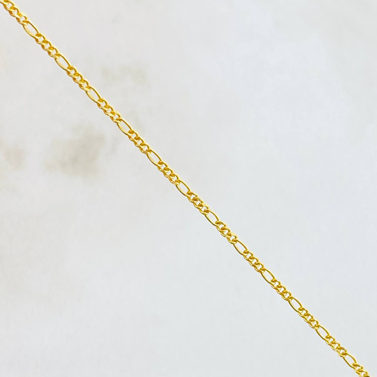 Cadena Figaro 2.25gr / 23 1/2 in / 1.1mm Oro Amarillo +1 18K *
