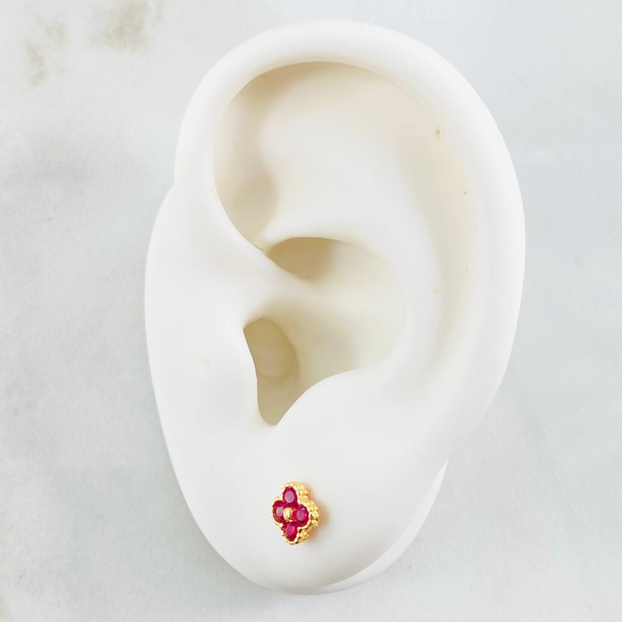 Topos Flor Trebol 1.05gr / 5.1mm Oro Amarillo 18K *