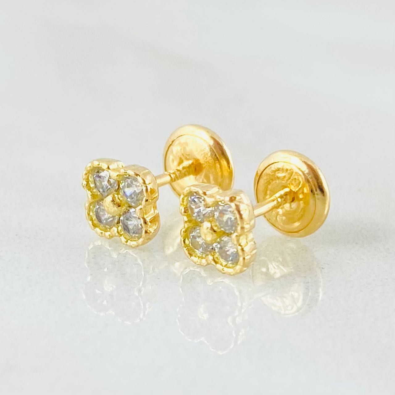 Topos Flor Trebol 1.05gr / 5.1mm Oro Amarillo 18K *