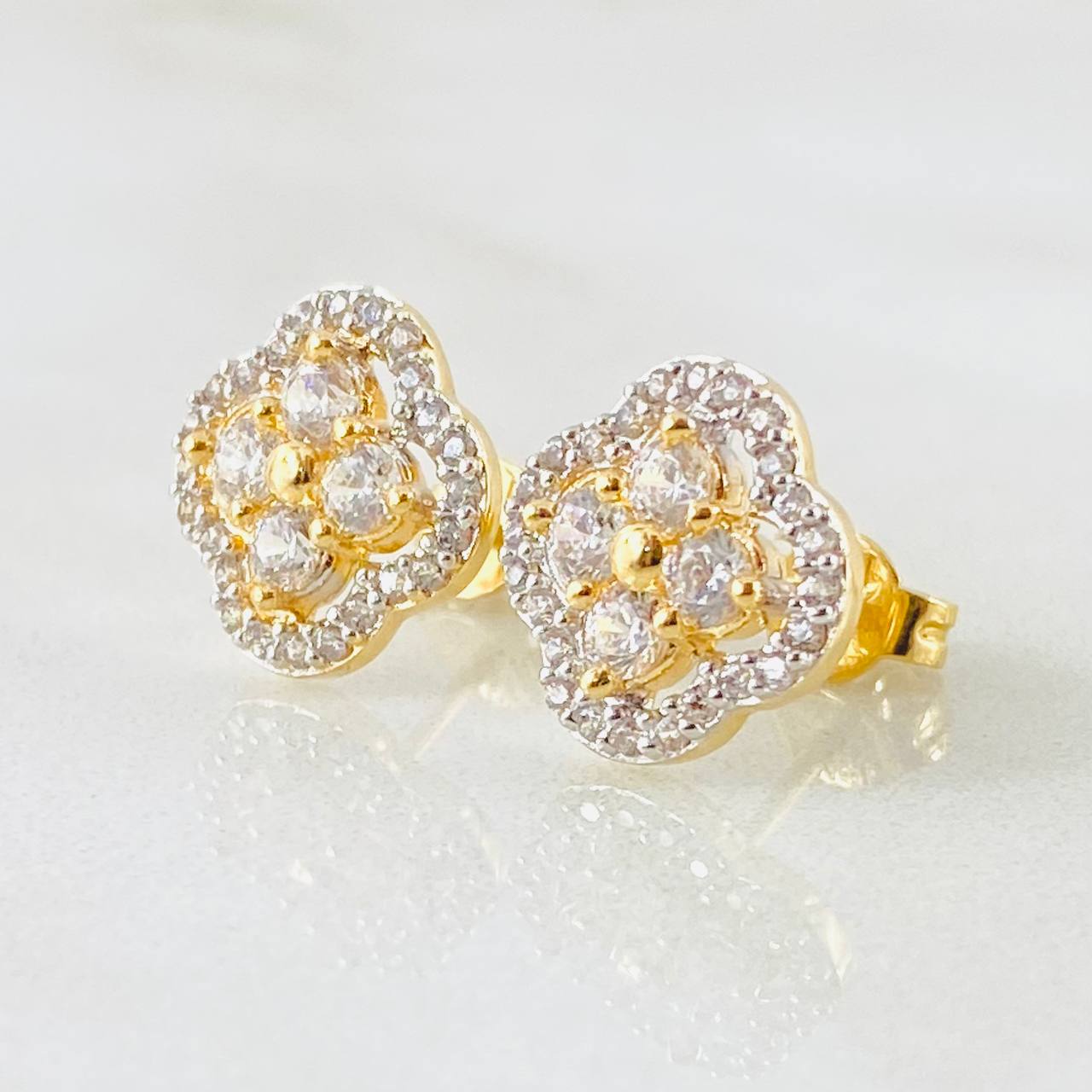 Topos Trebol Túpido 2.7gr / 9.8mm Oro Amarillo 18K