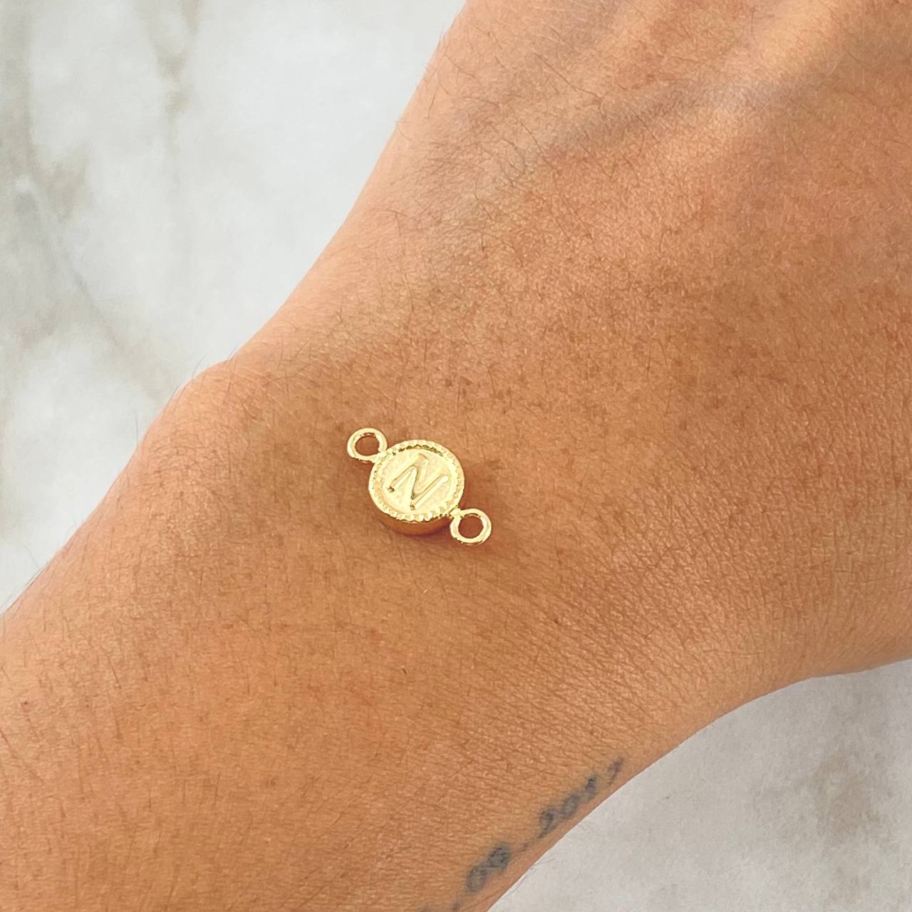 Charm Letter N 0.45gr / 1.5cm / Yellow Gold Edged Circle 18K *