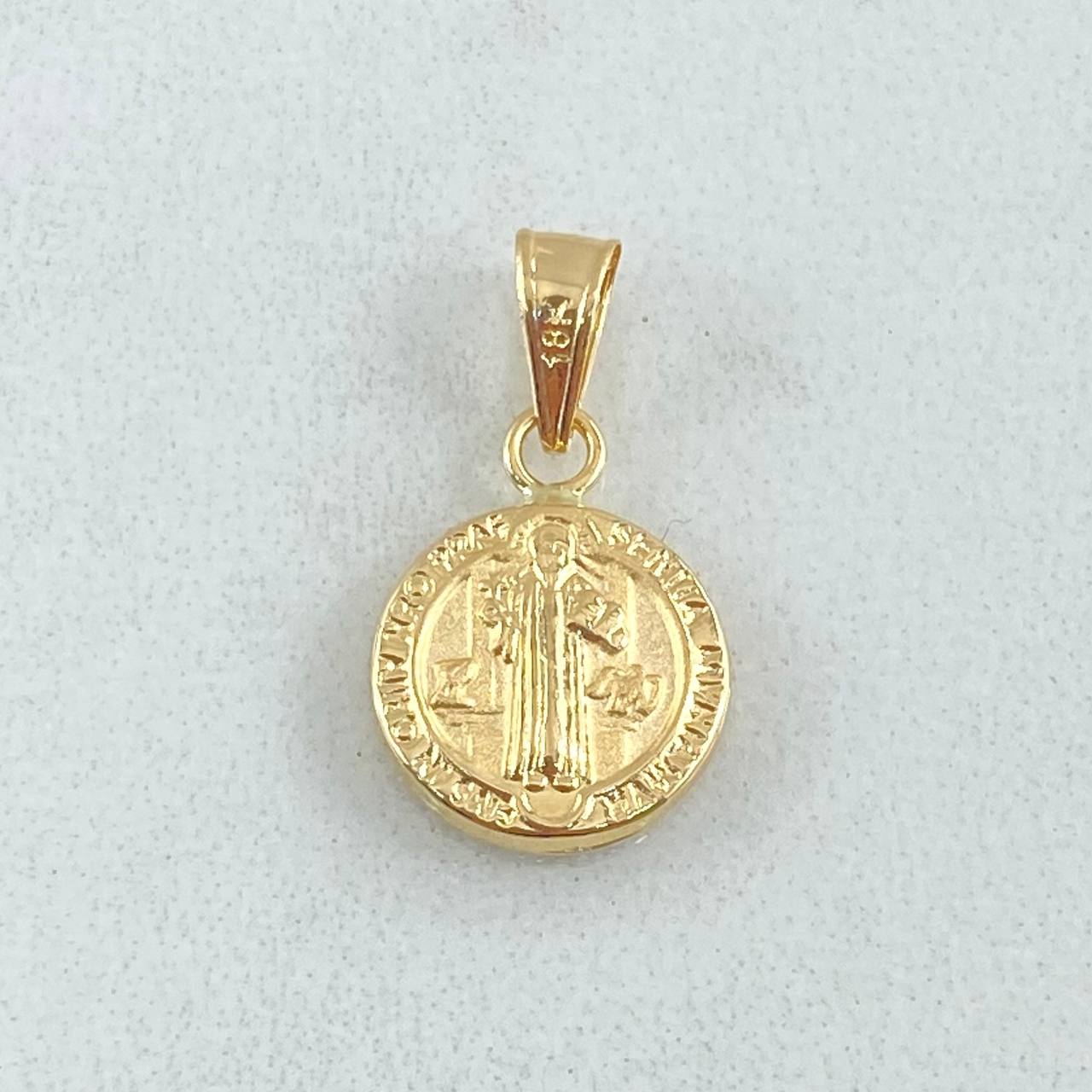 San Benito Pendant 0.55gr / 1.8cm (0.7in) / 18K Gold ©