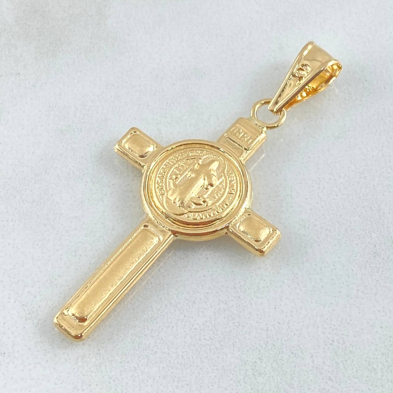 Dije Cruz San Benito 2.55gr / 4.7cm / Oro 18K