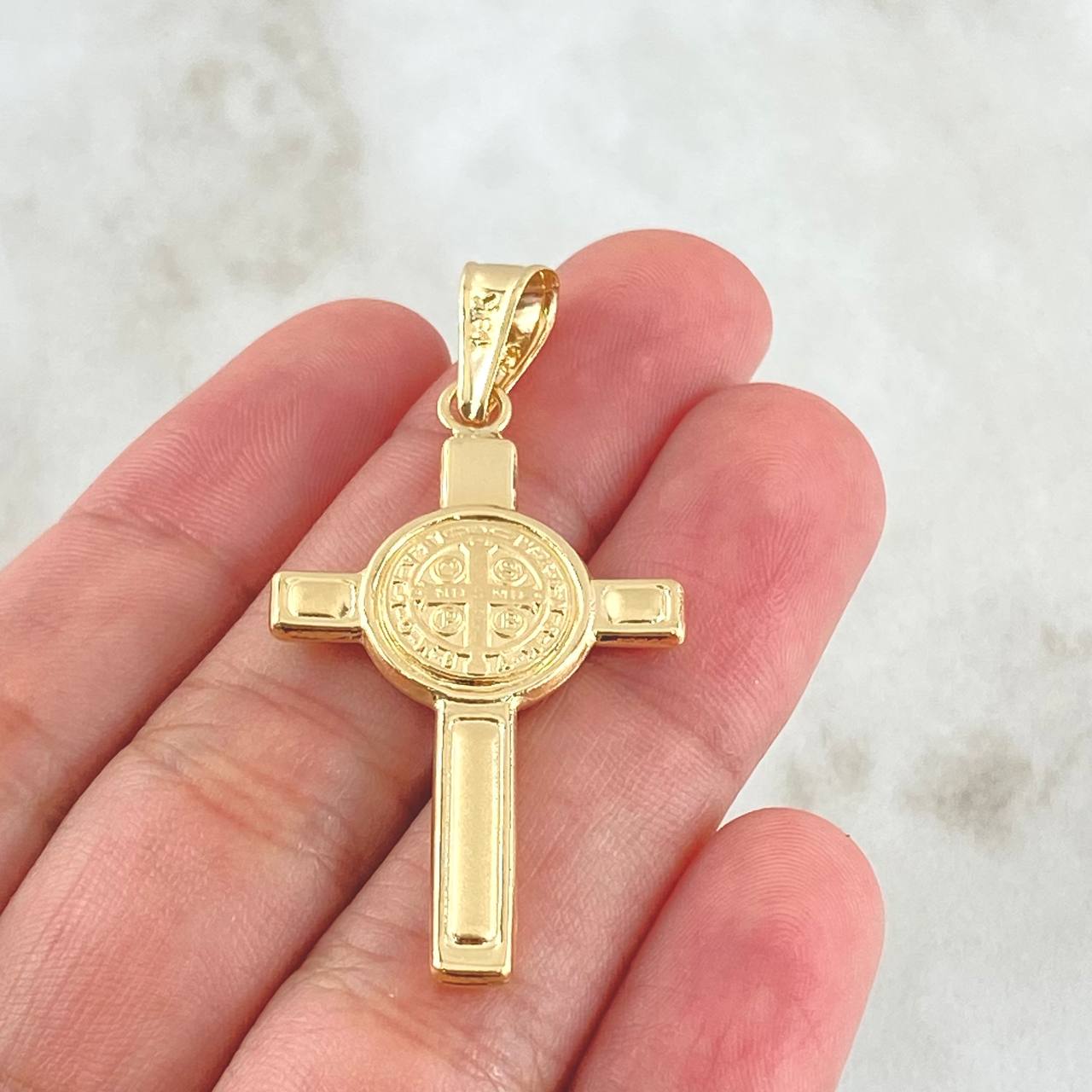 Dije Cruz San Benito 2.55gr / 4.7cm / Oro 18K